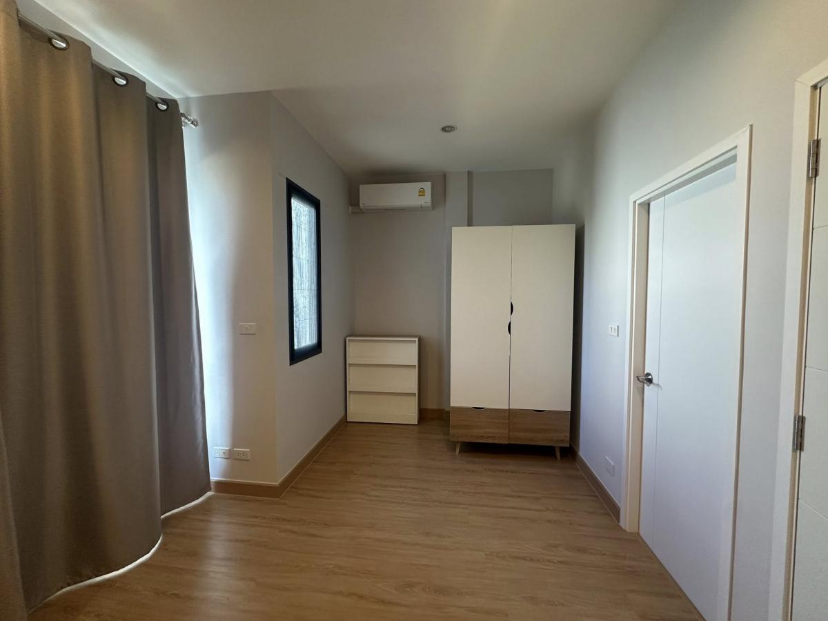 ขายทาวน์โฮมปิ่นเกล้า จรัญสนิทวงศ์ : 28/02/2026, บ้านสวยพร้อมอยู่ 4 นอน 2 น้ำ 127 ตร.ม. ราคาต่อรองได้ ใกล้ปิ่นเกล้า-ศิริราช เดินทางสะดวก ใจกลางบางขุนนนท์