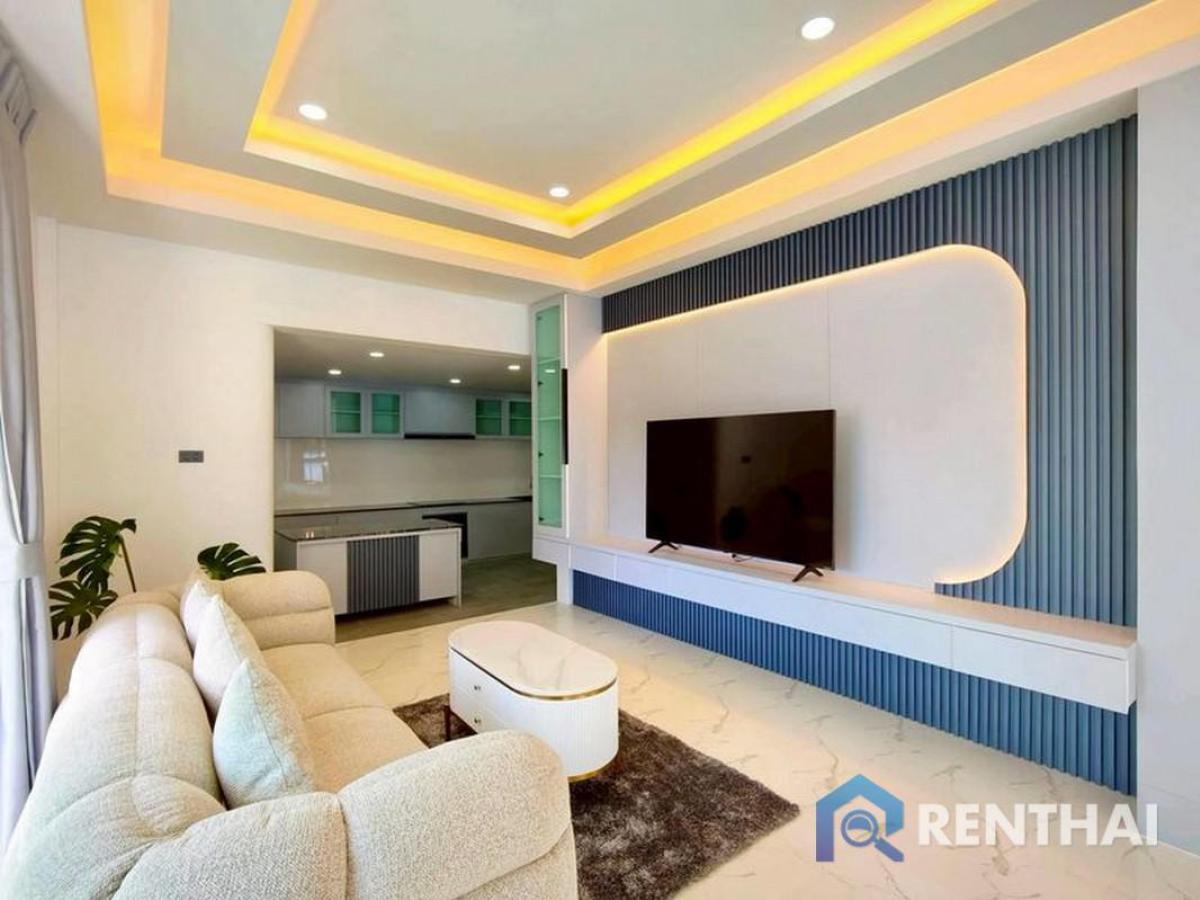 For SaleHousePattaya, Bangsaen, Chonburi : Modern Detached House with Private Swimming Pool