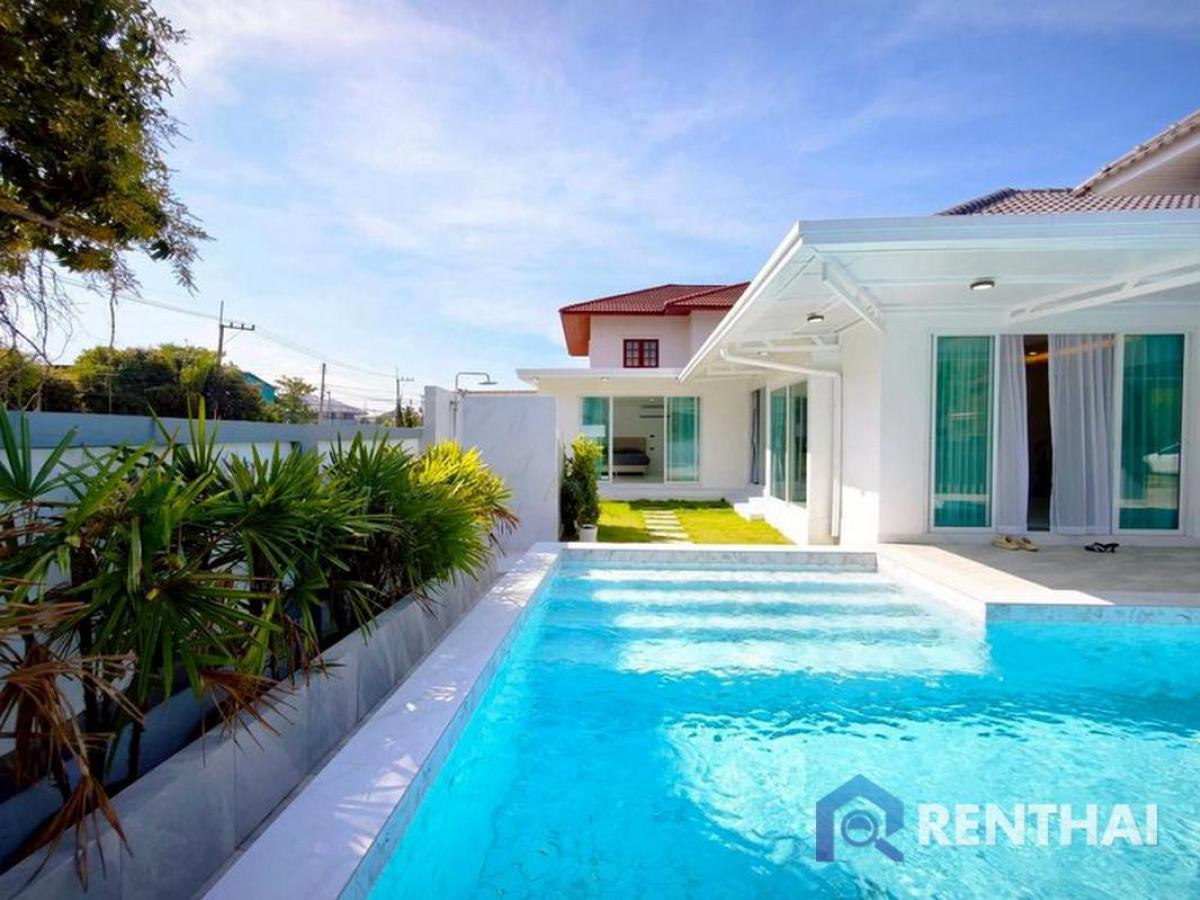 For SaleHousePattaya, Bangsaen, Chonburi : Modern Detached House with Private Swimming Pool