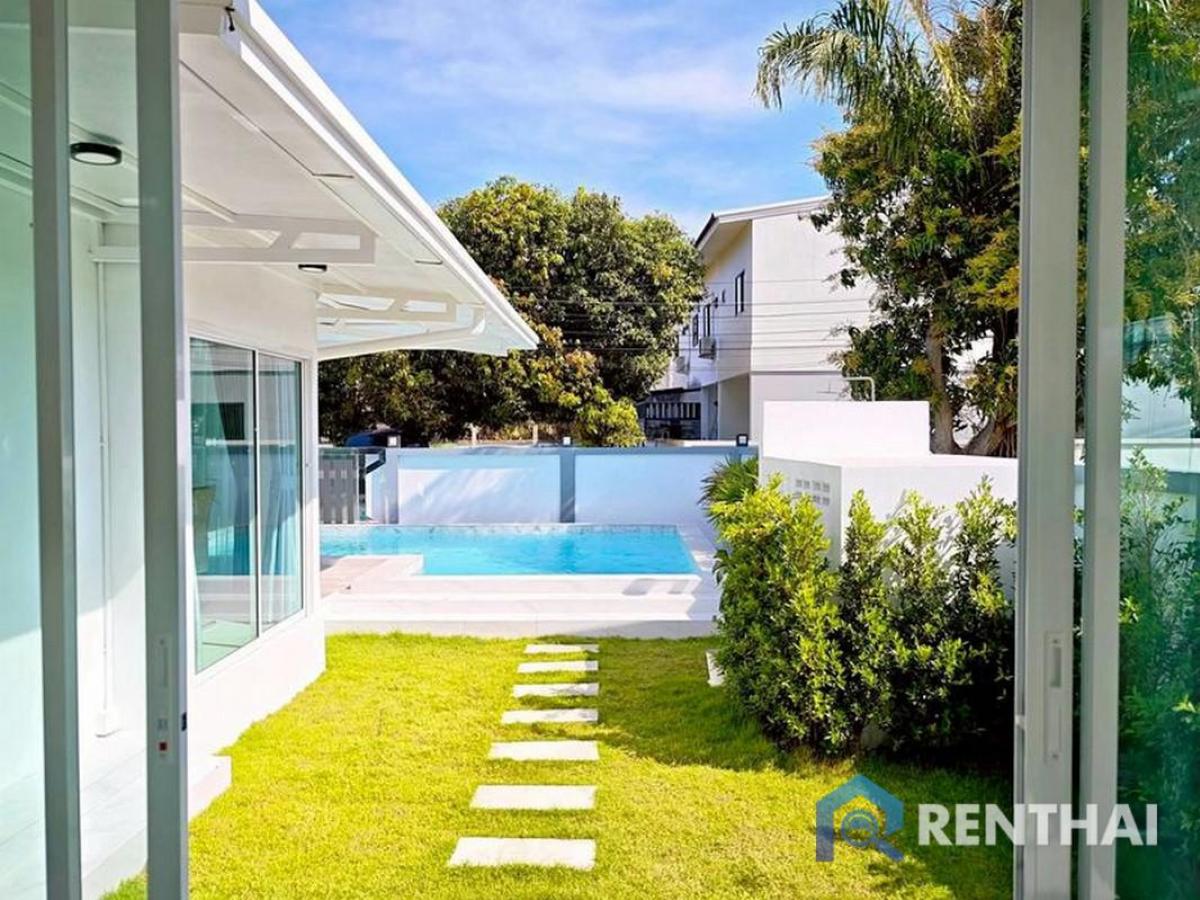 For SaleHousePattaya, Bangsaen, Chonburi : Modern Detached House with Private Swimming Pool