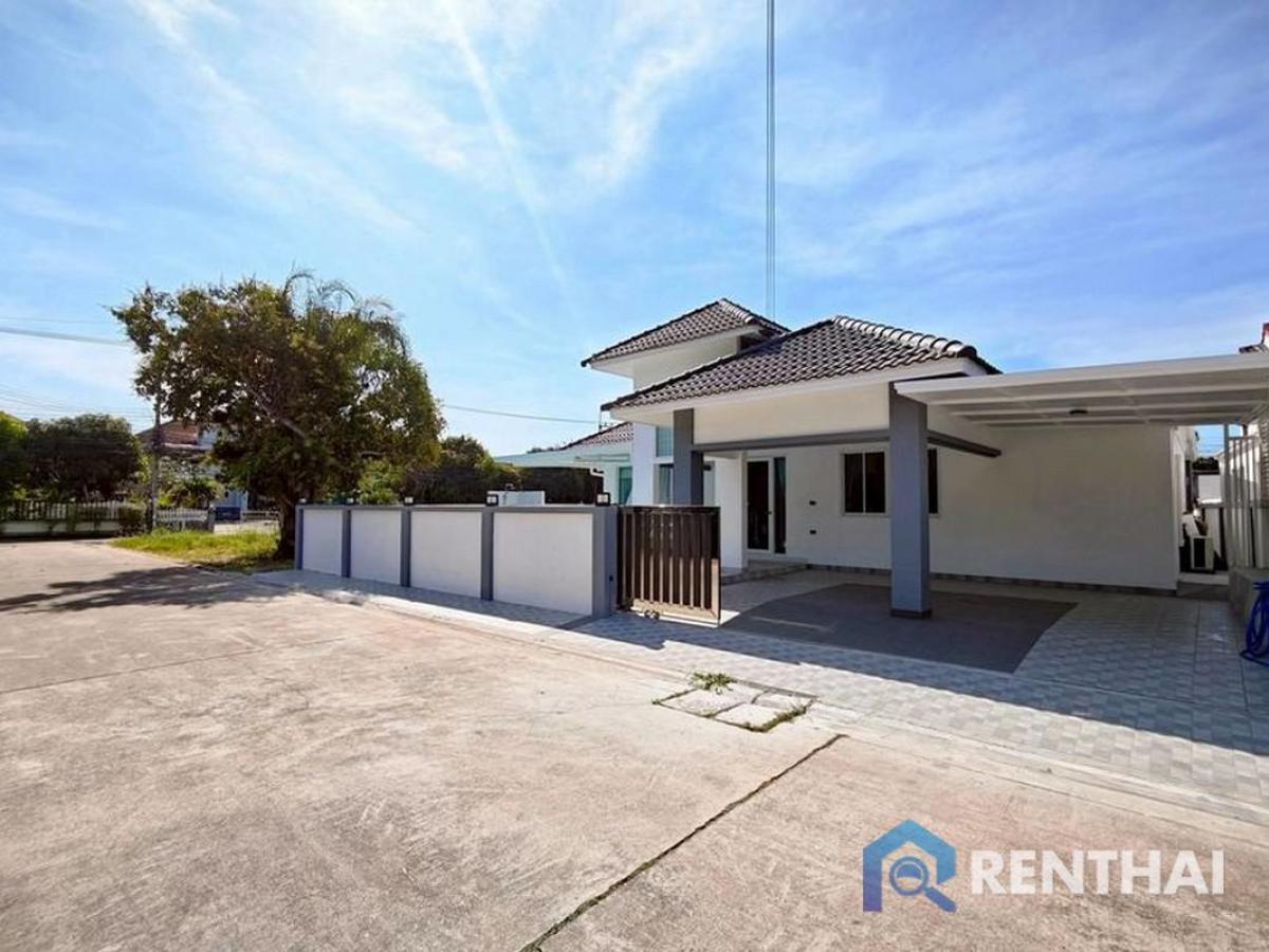 For SaleHousePattaya, Bangsaen, Chonburi : Modern Detached House with Private Swimming Pool