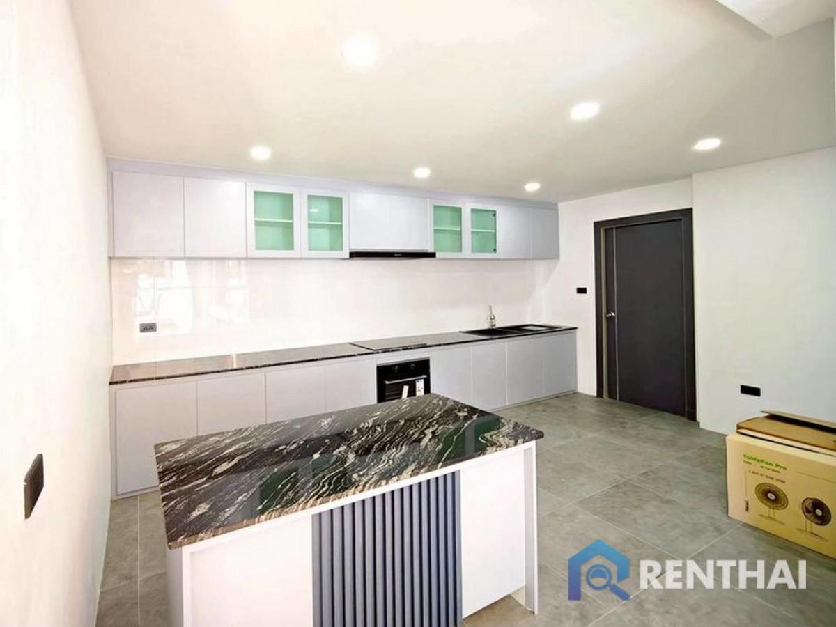 For SaleHousePattaya, Bangsaen, Chonburi : Modern Detached House with Private Swimming Pool