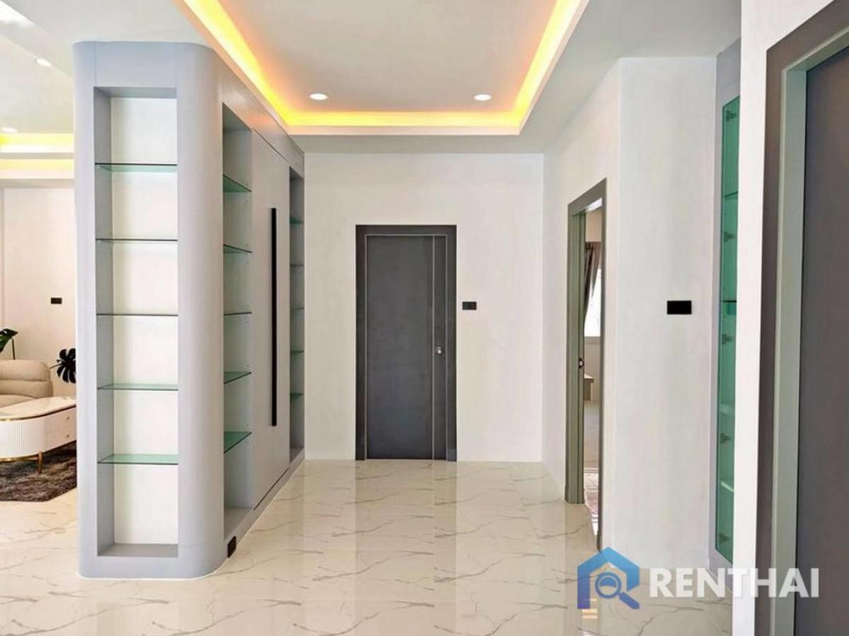 For SaleHousePattaya, Bangsaen, Chonburi : Modern Detached House with Private Swimming Pool