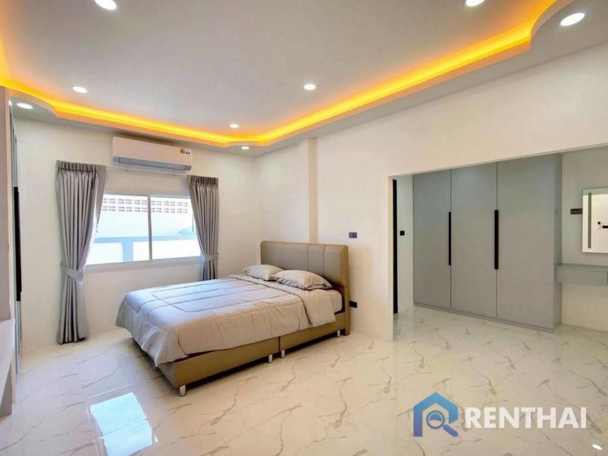 For SaleHousePattaya, Bangsaen, Chonburi : Modern Detached House with Private Swimming Pool