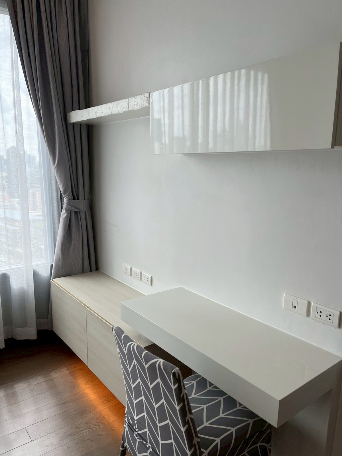 ให้เช่าคอนโดพระราม 9 เพชรบุรีตัดใหม่ RCA : ให้เช่าคอนโด Q อโศก ตกแต่งครบครัน (S03-2629)