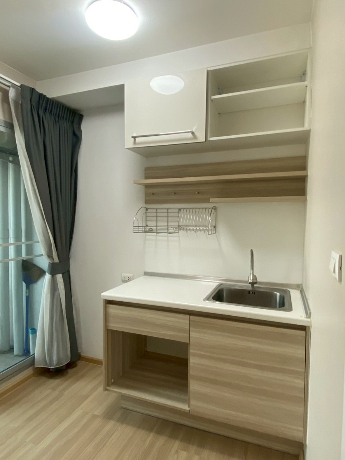 ขายคอนโดแจ้งวัฒนะ เมืองทอง : ขายห้องชุด ขนาด 45 ตร.ม. ราคา 3.20 ลบ. (ห้องเปล่า) วิวสระว่ายน้ำ ชั้น8 บนสุด 