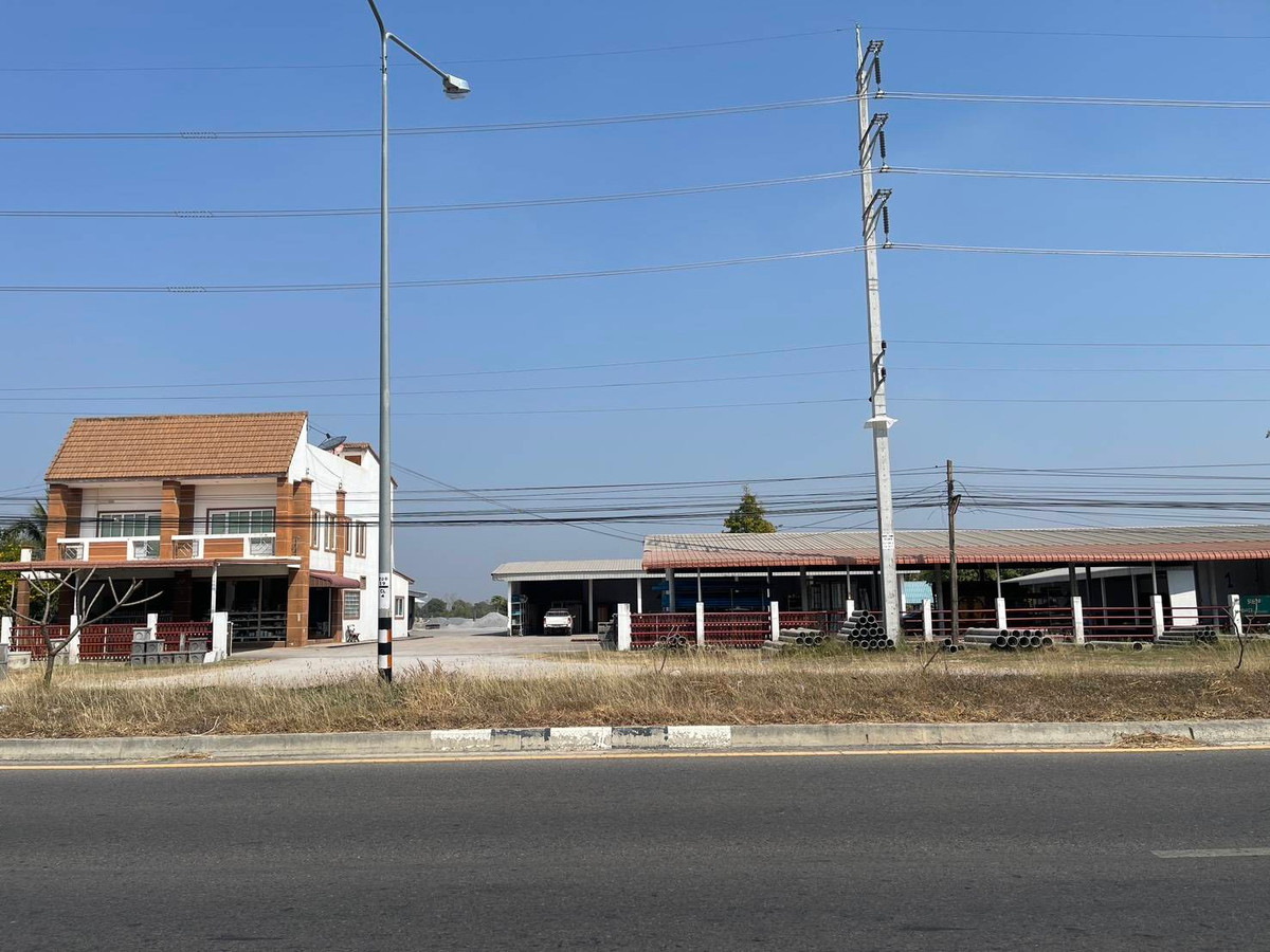 ขายที่ดินมหาสารคาม : ขายที่ดินพร้อมสิ่งปลูกสร้าง  📍 ถนนโกสุม–ขอนแก่น ต.แพง อ.โกสุมพิสัย จ.มหาสารคาม ที่ตั้งอยู่ในพื้นที่อำเภอ โกสุมพิสัย จังหวัด มหาสารคาม