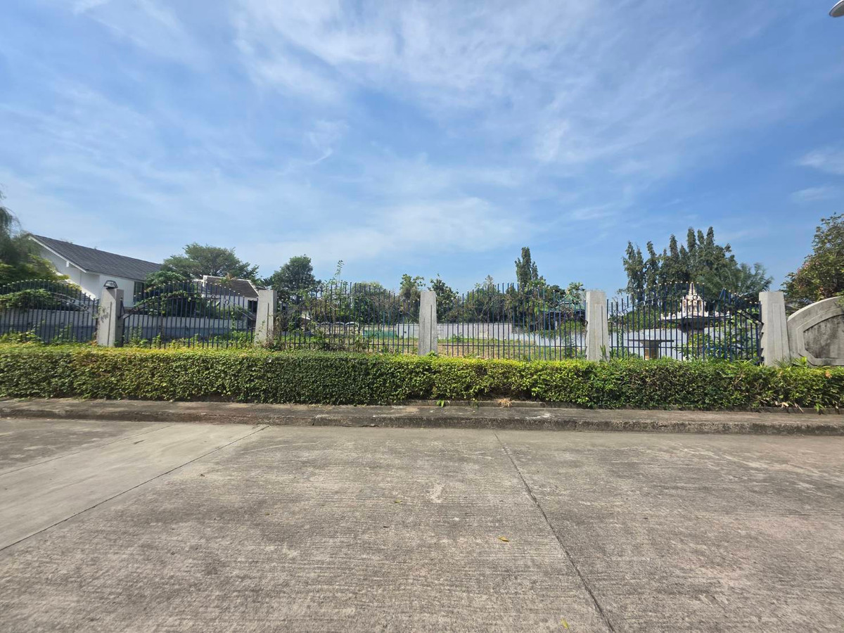 ขายบ้านพัฒนาการ ศรีนครินทร์ : Panya Village Pattanakarn 30: 434 sqwah (1 Rai 34 ngan) 92,000,000 Am: 0656199198