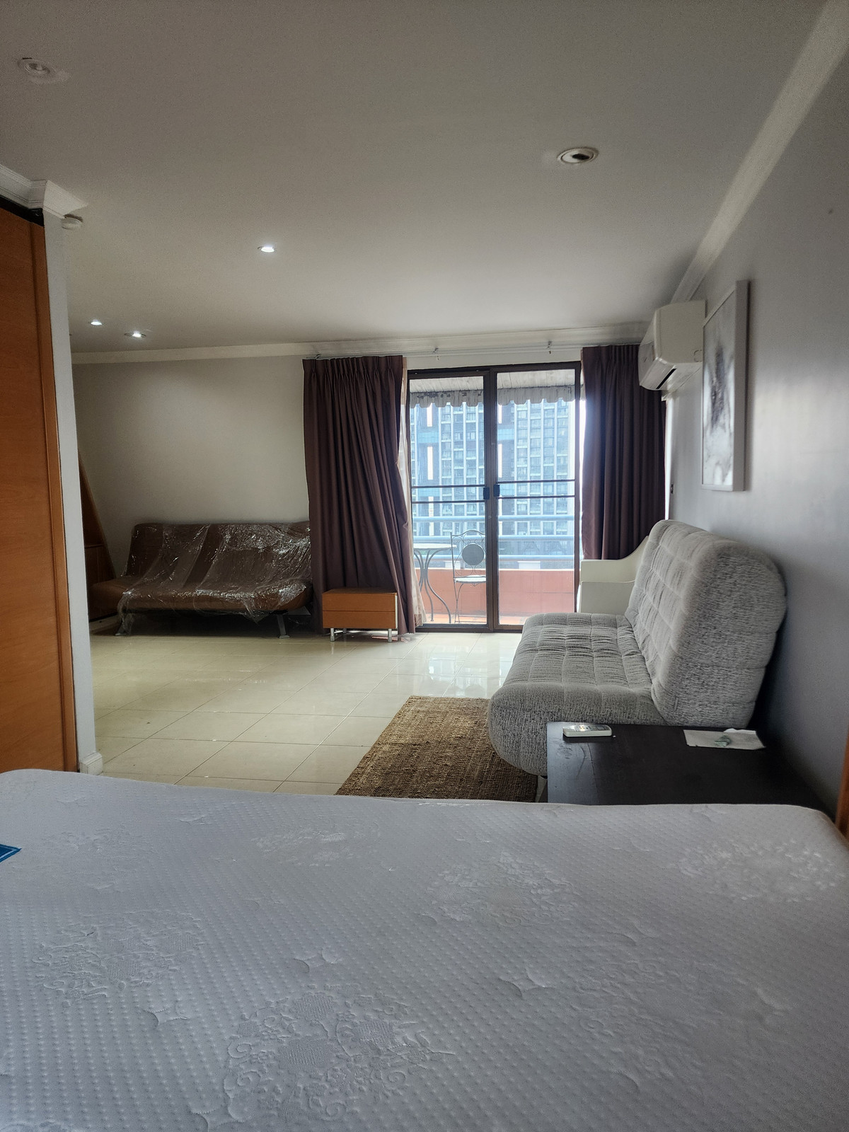 ขายคอนโดสีลม ศาลาแดง บางรัก : ขายคอนโดมิเนียม Penthouse 3 ชั้น 3 ห้องนอน เพิร์ลการ์เดน คอนโด ถนนสาทร ใกล้ BTS ช่องนนทรี