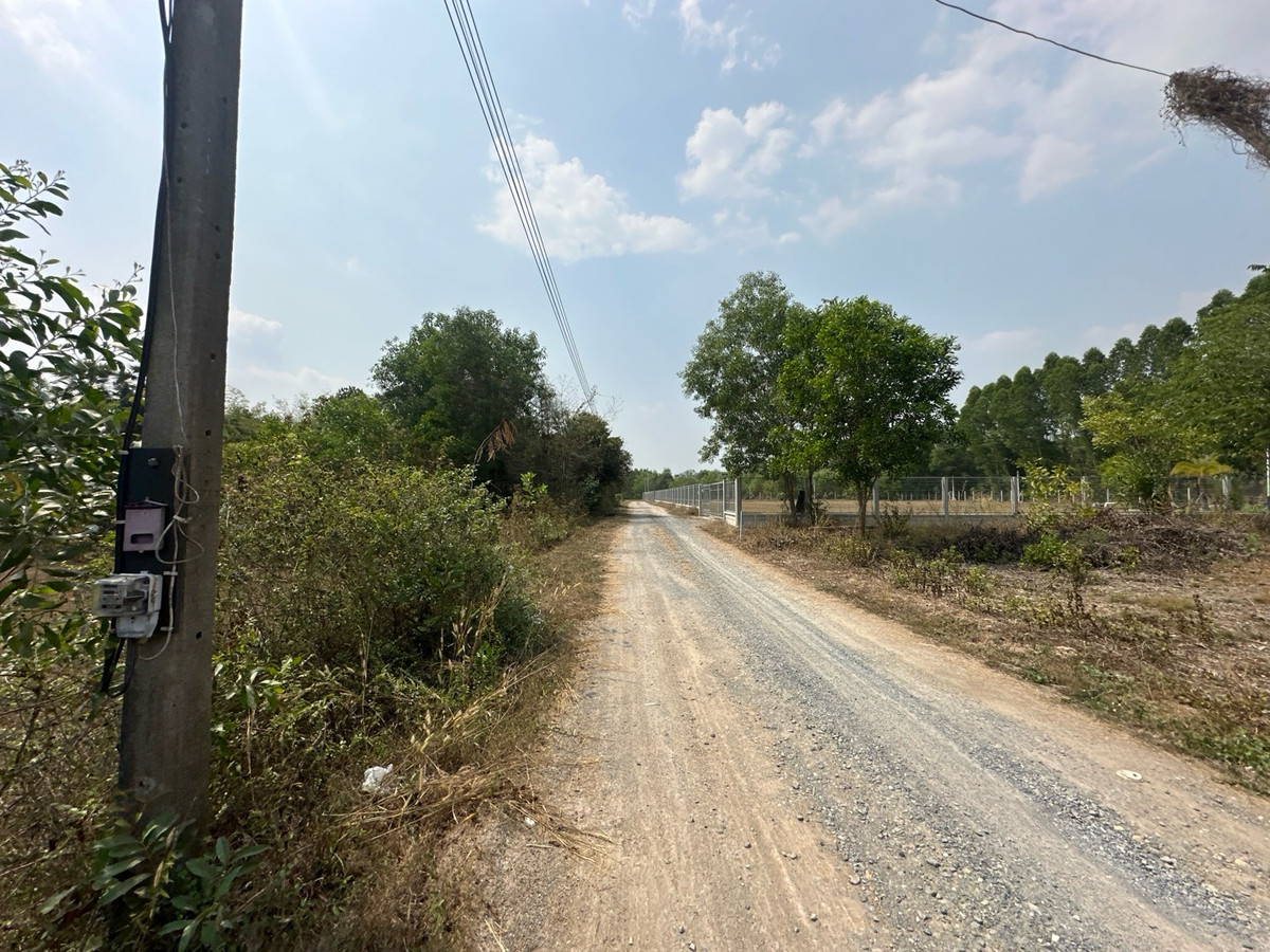 ขายที่ดินนครนายก : ขายที่ดินเปล่า ใกล้โรงเรียมเตรียมทหาร ต.ศรีกะอาง อ.บ้านนา จ.นครนายก เนื้อที่ 5 ไร่ 1 งาน
