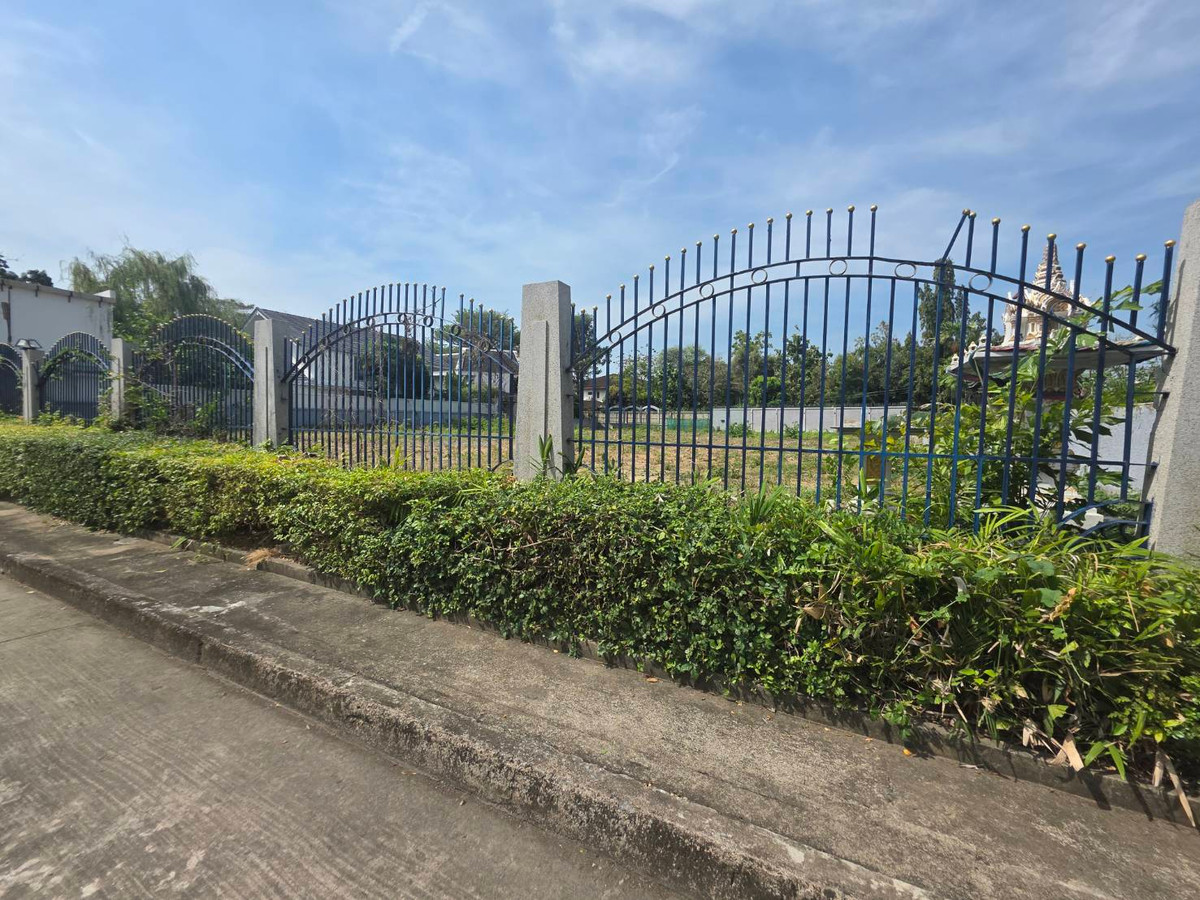 For SaleHousePattanakan, Srinakarin : Panya Village Pattanakarn 30: 434 sqwah (1 Rai 34 ngan) 92,000,000 Am: 0656199198