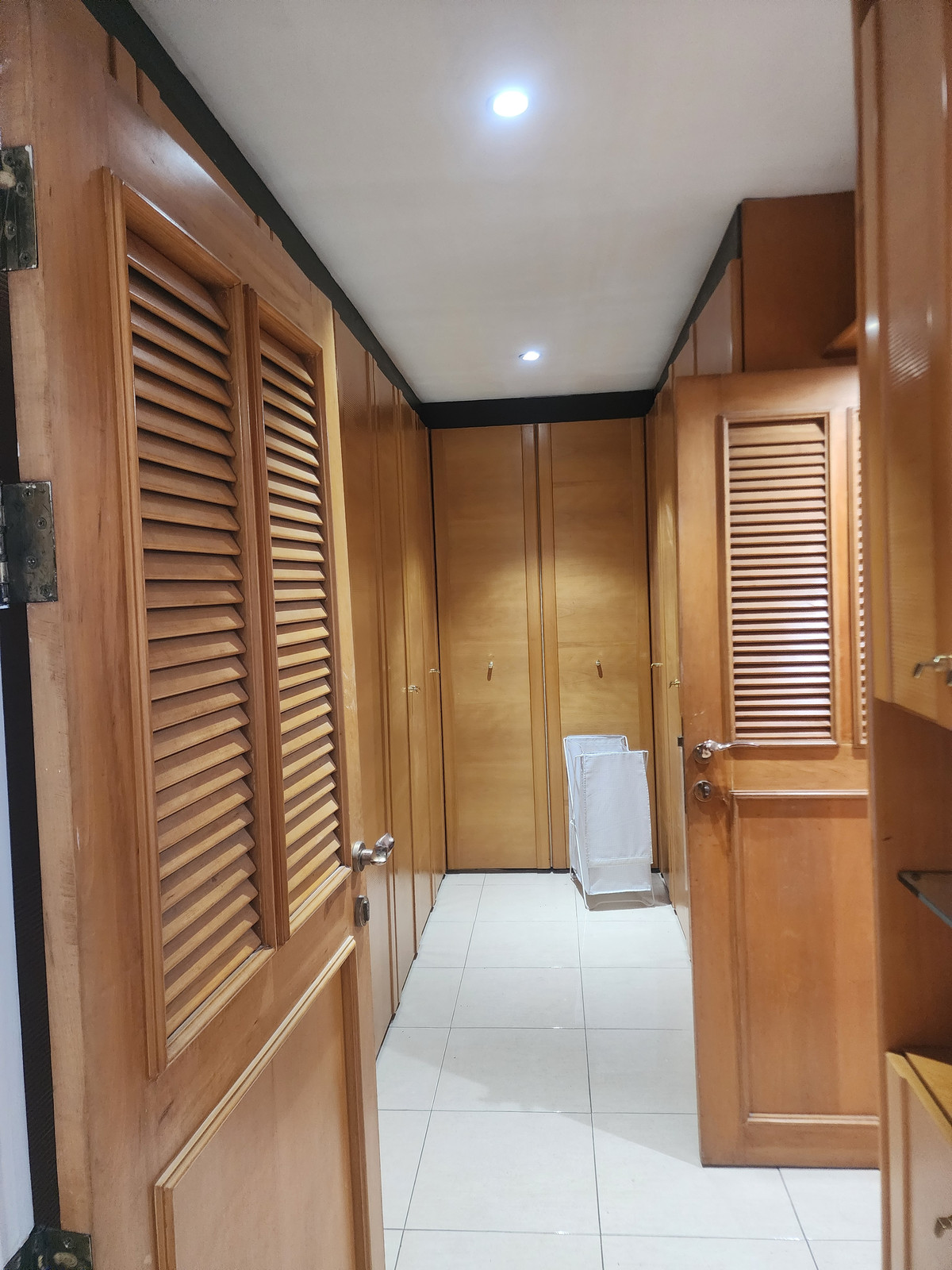 ขายคอนโดสีลม ศาลาแดง บางรัก : ขายคอนโดมิเนียม Penthouse 3 ชั้น 3 ห้องนอน เพิร์ลการ์เดน คอนโด ถนนสาทร ใกล้ BTS ช่องนนทรี