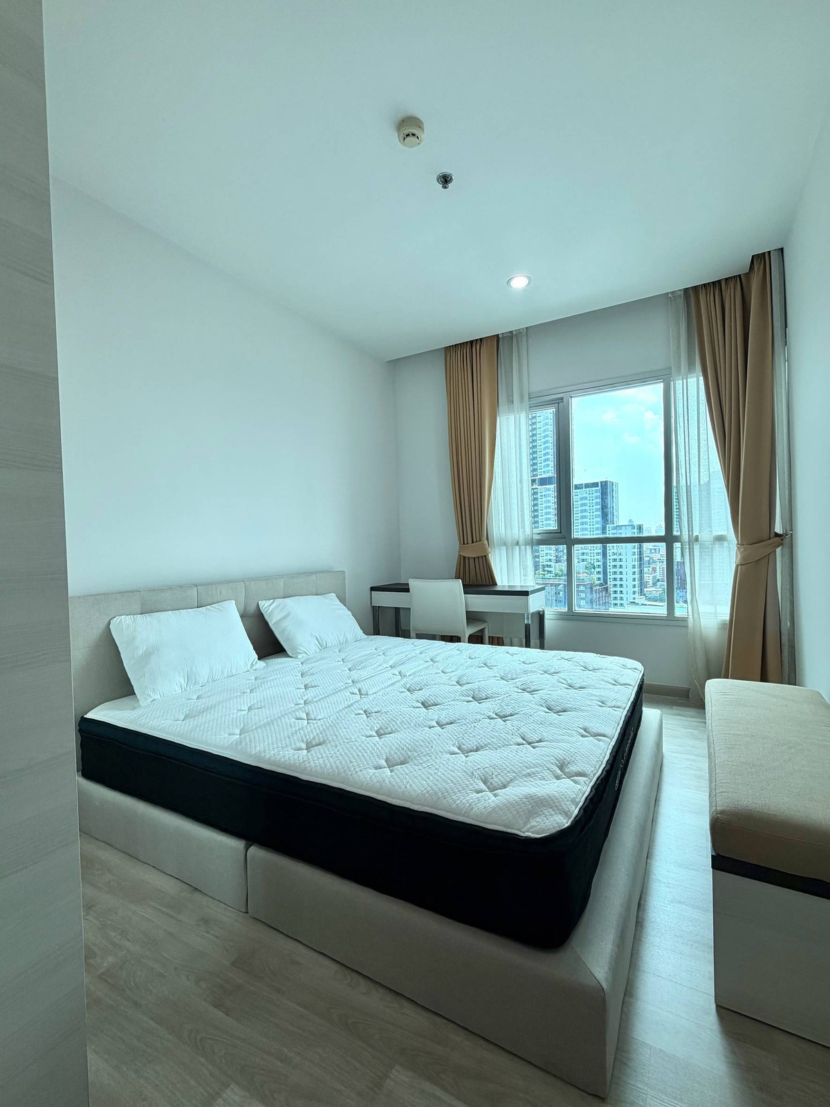 For RentCondoRatchadapisek, Huaikwang, Suttisan : Condo for rent, Life Ratchadaphisek, 1 bedroom, size 31.5 sq m., 6 foot bed.