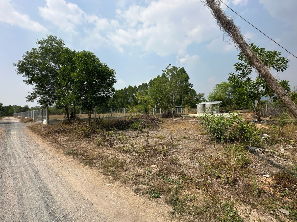 ขายที่ดินนครนายก : ขายที่ดินเปล่า ใกล้โรงเรียมเตรียมทหาร ต.ศรีกะอาง อ.บ้านนา จ.นครนายก เนื้อที่ 5 ไร่ 1 งาน
