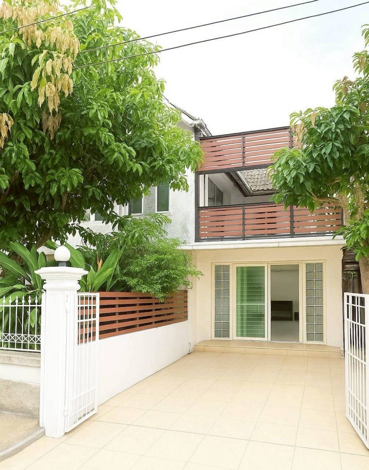 For SaleHouseMin Buri, Romklao : Sammakorn detached house for sale, 58 sq m, 1 zone to live in, another zone can be rented out for 12,500 baht per month, near MRT Ramkhamhaeng.
