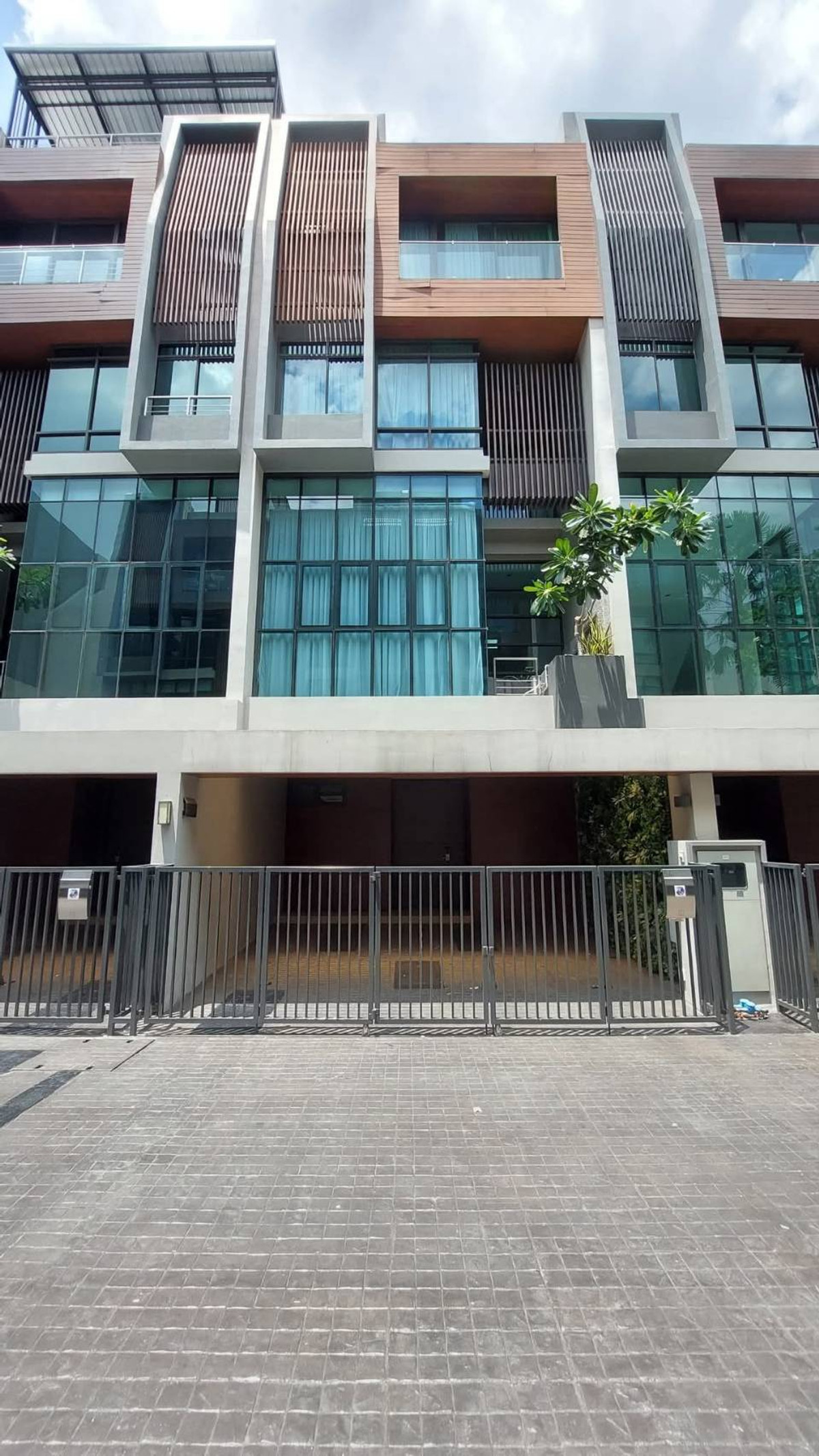 ให้เช่าทาวน์โฮมอ่อนนุช อุดมสุข : 💥CP-10303💥ให้เช่า ทาวน์โฮม 4 ชั้น โครงการ เดอะ พาร์ค เลน 22👉แอดไลน์ @rentbkk