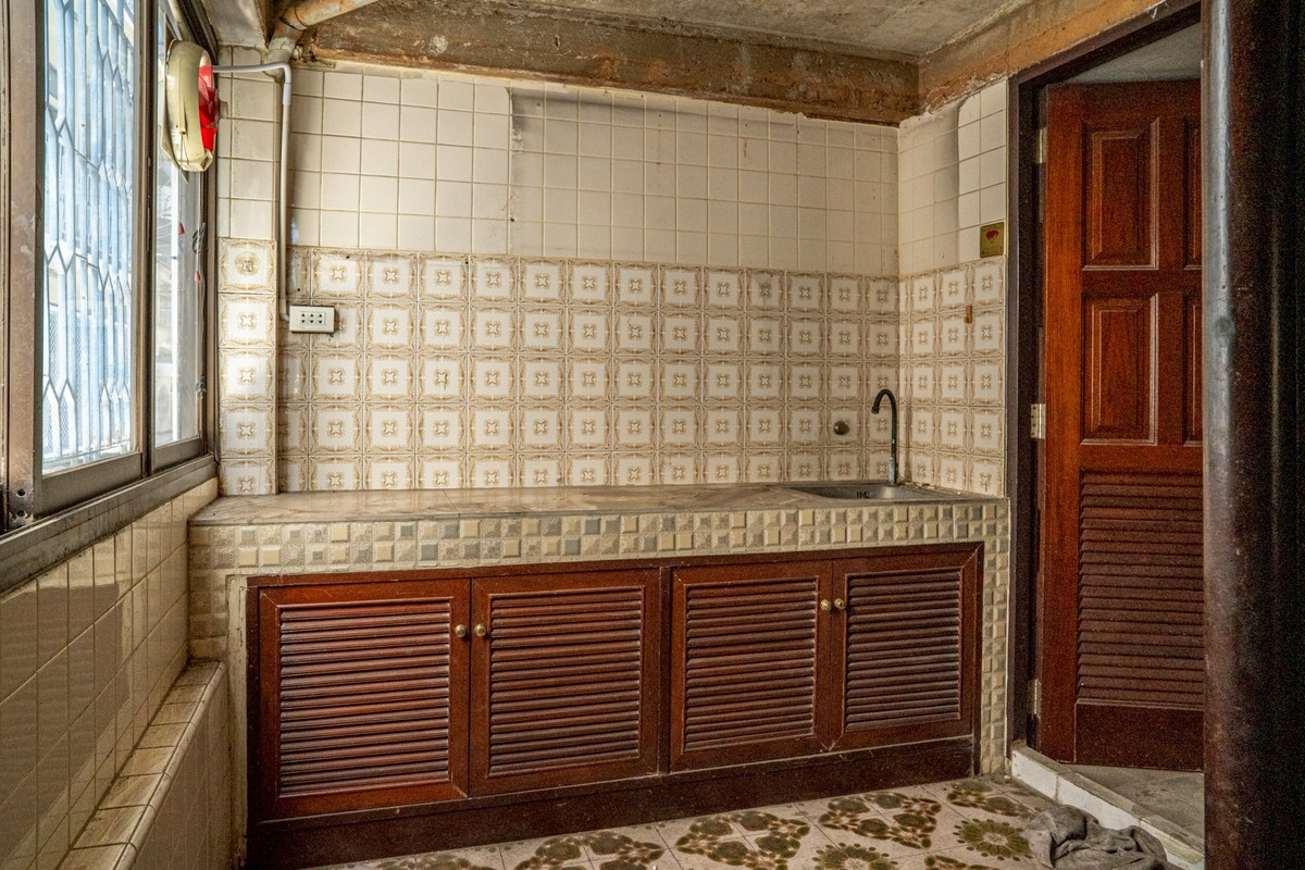 ขายทาวน์โฮมเยาวราช บางลำพู : ขาย ❗️ ทาวน์เฮ้า 6 ชั้น 2 คูหา บ้านเปล่า ทำเลดีมาก ใกล้กับ MRT สนามไชย และ MRT สามยอด