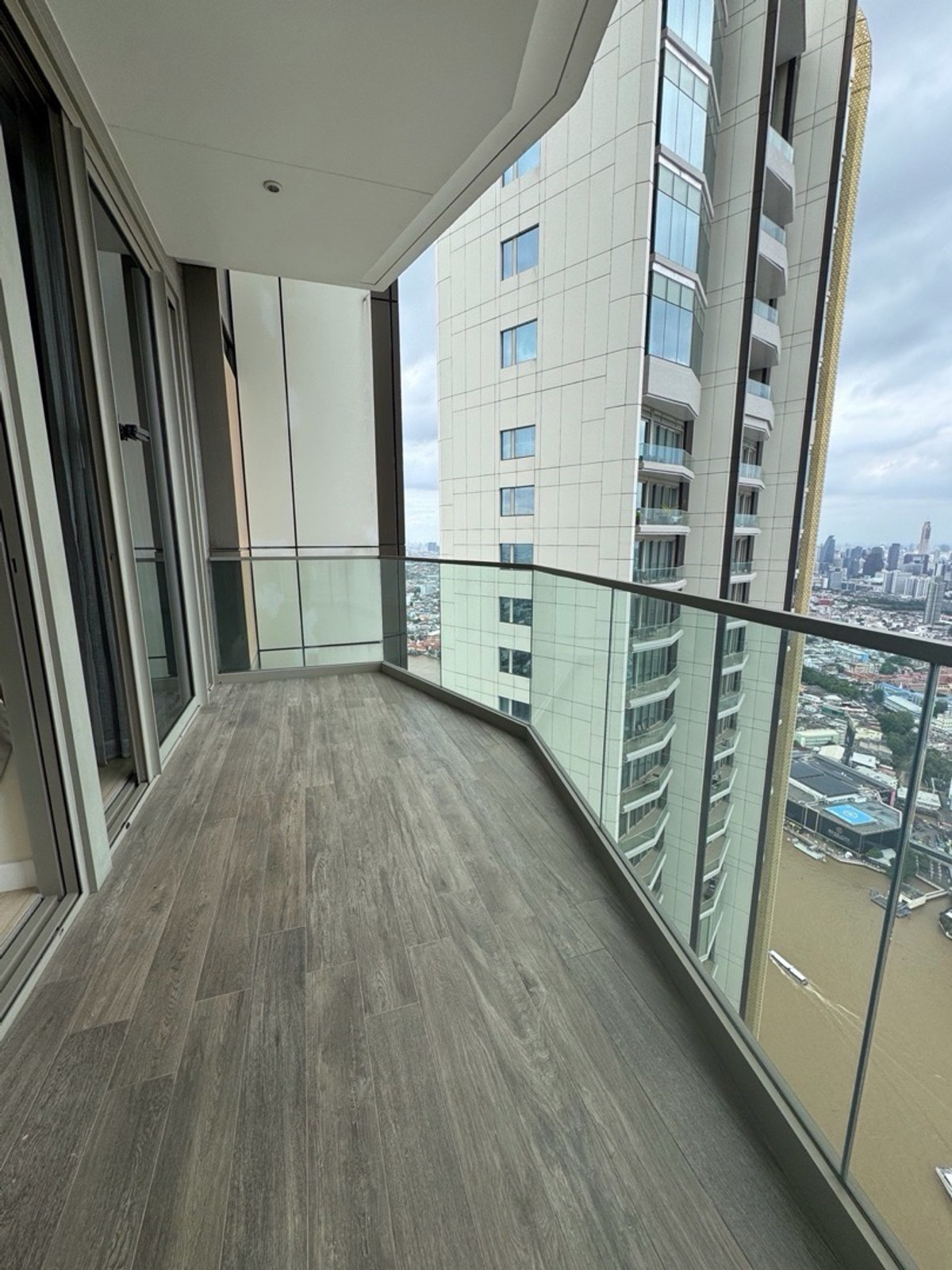 For SaleCondoWongwianyai, Charoennakor : 2BR River View Residence at Magnolia Waterfront next to ICONSIAM, 94 sqm high ceiling unit, premium riverside living, ideal for residence or investment