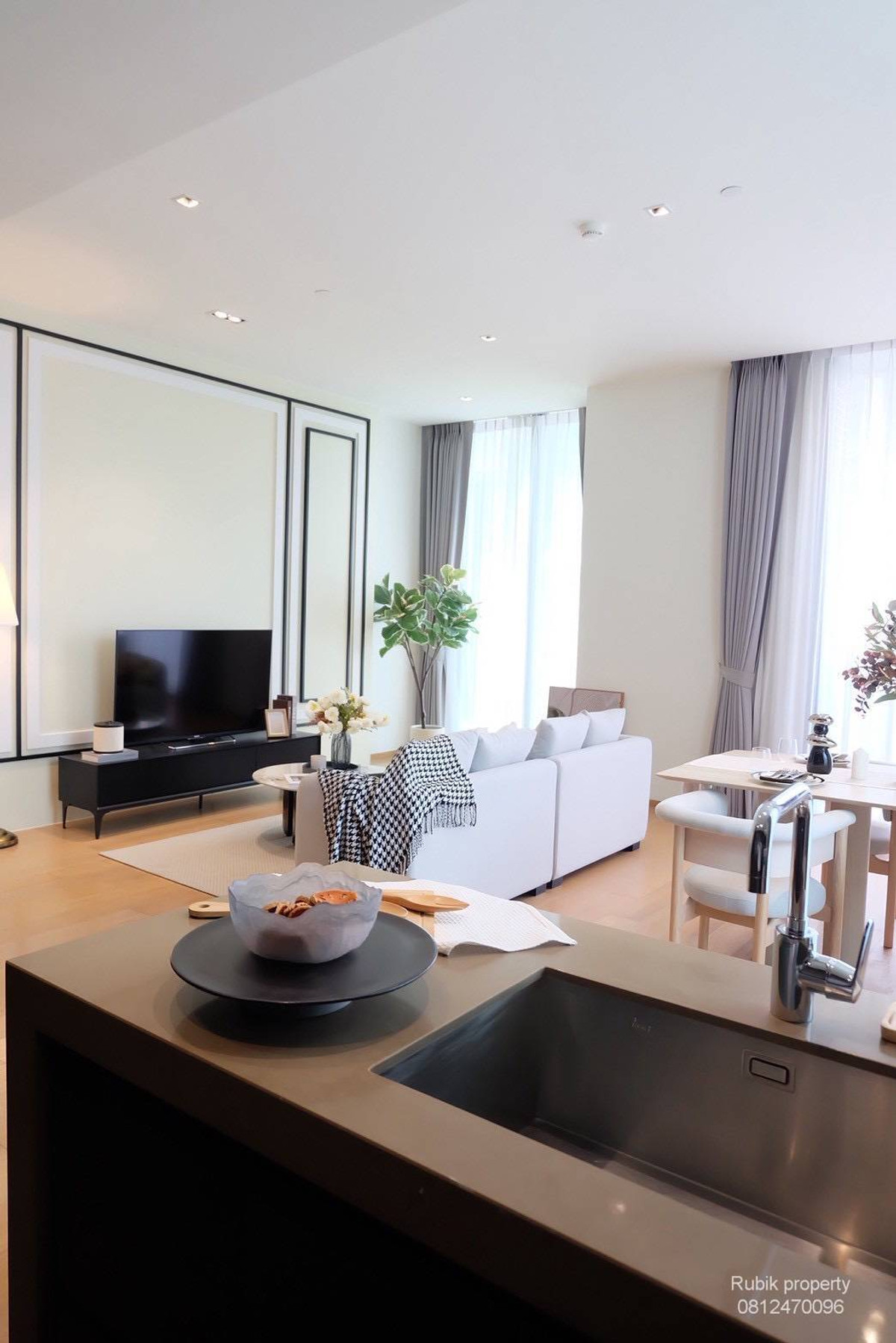 ให้เช่าคอนโดวิทยุ ชิดลม หลังสวน : 🌿 ให้เช่า 28 Chidlom – ห้องใหญ่ 88 ตร.ม. วิวสวน สวยมาก RB1704 คอนโดลักชัวรีใจกลางชิดลม ติด Central Chidlom / เดินถึง BTS Chidlom