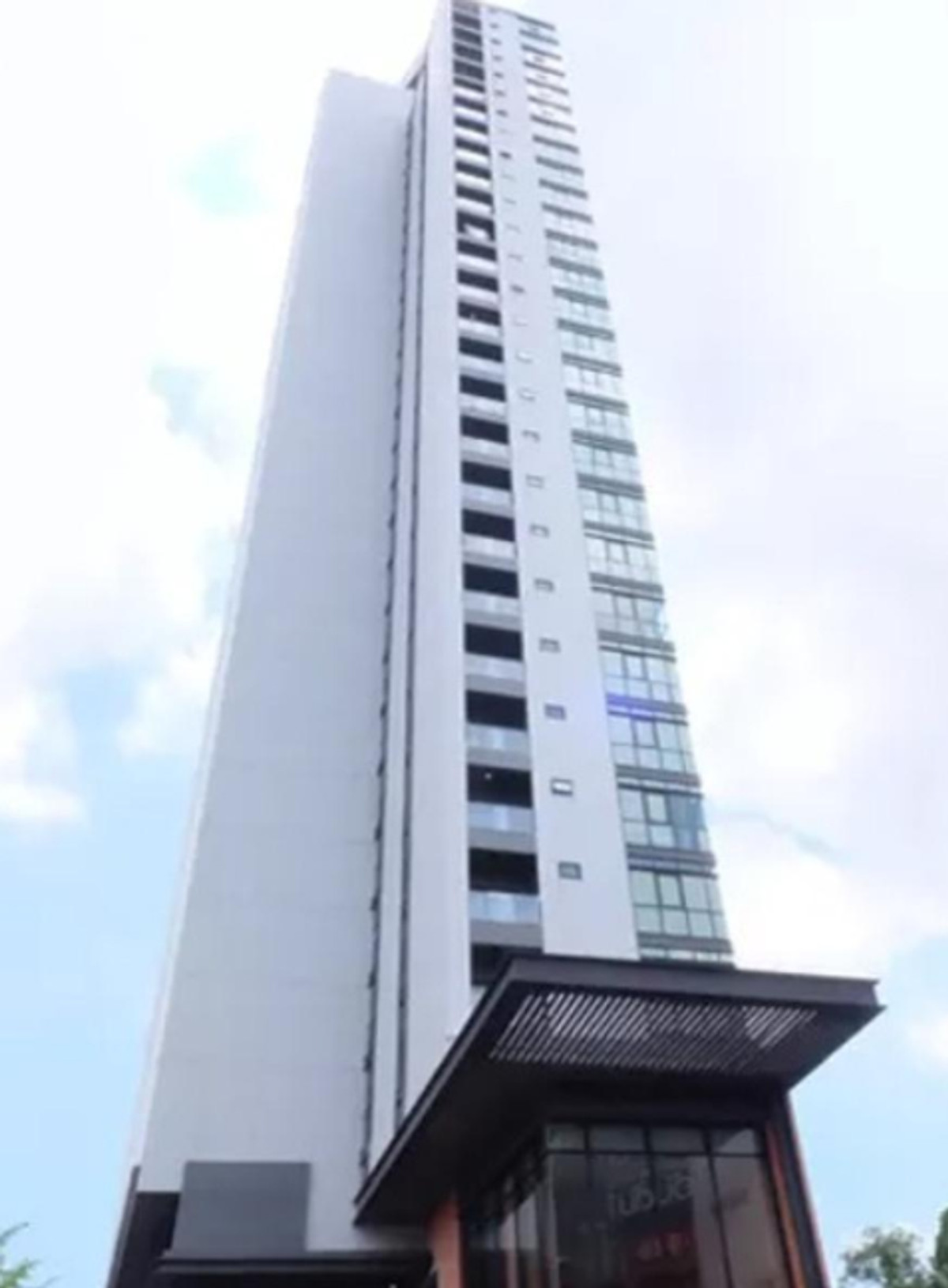 For SaleCondoLadprao, Central Ladprao : ✨ For Sale: Chapter One Midtown Ladprao 24 Condo ✨ 💰 Only 2,999,000 THB Cheapest price in the building for 1 bedroom. There is a real room, ready to make an appointment to view. Happy to serve you. If interested, contact Mr. James Mar.