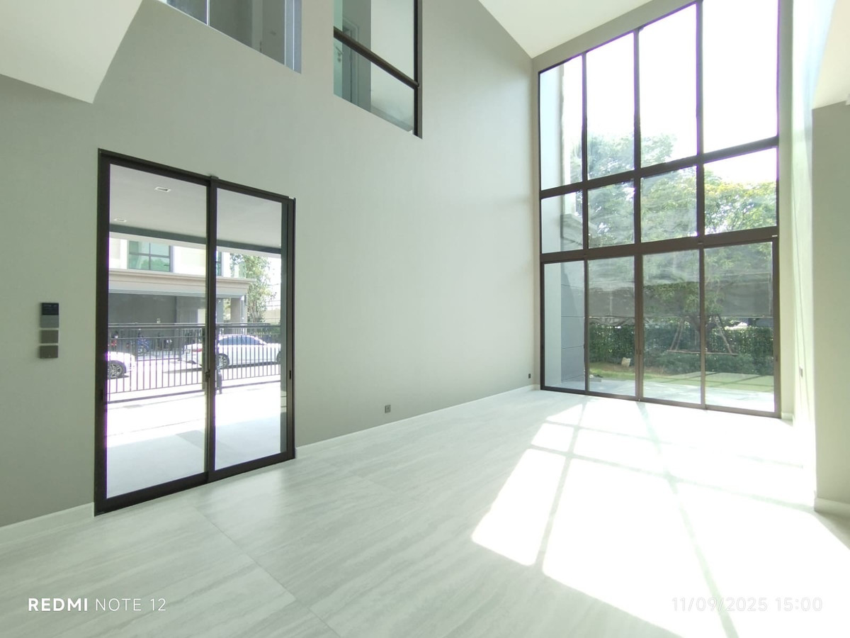 For SaleHotel&Apartment BusinessPinklao, Charansanitwong : Luxury mansion for sale, luxury house, single house, Grand Bangkok Boulevard Pinklao-Borom, corner house with private elevator.