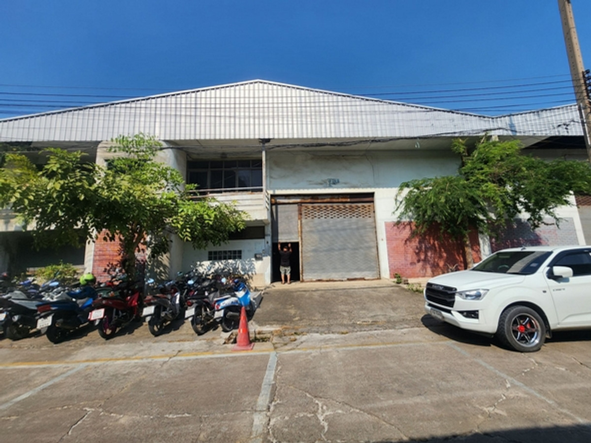 For RentFactoryMahachai Samut Sakhon : Factory for rent with warehouse, Mini Factory, size 900-1,950 square meters, Om Noi, Samut Sakhon, Soi Phetkasem 93, has Ror.4 certificate, near Makro, Om Noi.