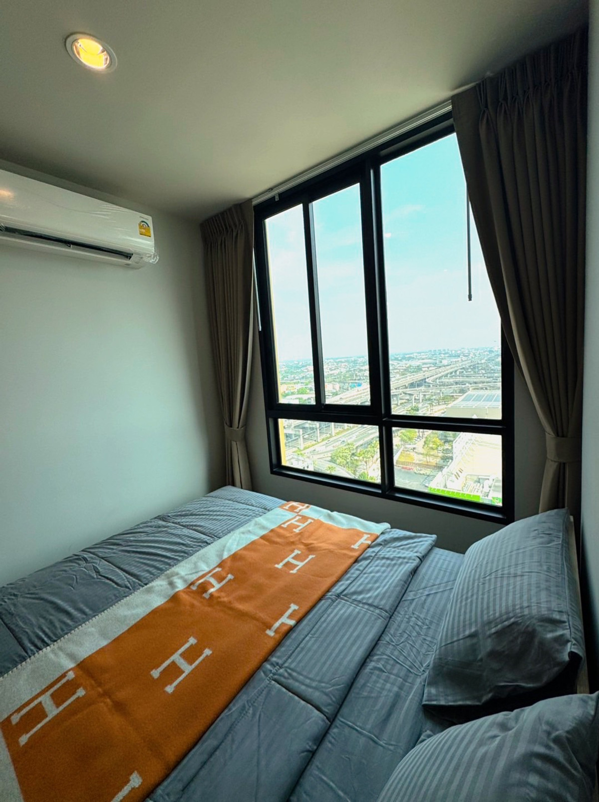 เซ้งคอนโดบางนา แบริ่ง ลาซาล : 10,000 ก็อยู่ติด Mega ได้! ห้องใหม่ ชั้น 21 วิวไม่บล็อก อยู่สบาย ใกล้ห้าง ใกล้รถไฟฟ้า ห้องใหม่แต่งครบ 