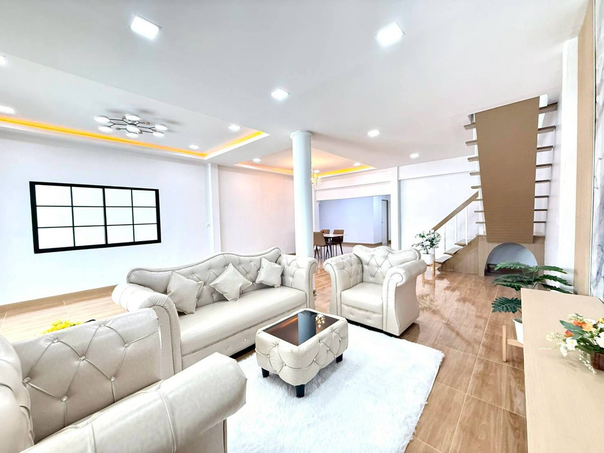 ขายบ้านนวมินทร์ รามอินทรา : ม.ทหารกองหนุน รามอินทรา109 ซ.พระยาสุเรนท์ 28  บางชัน คลองสามวา  มีนบุรี  วงแวนจตุโชติ 