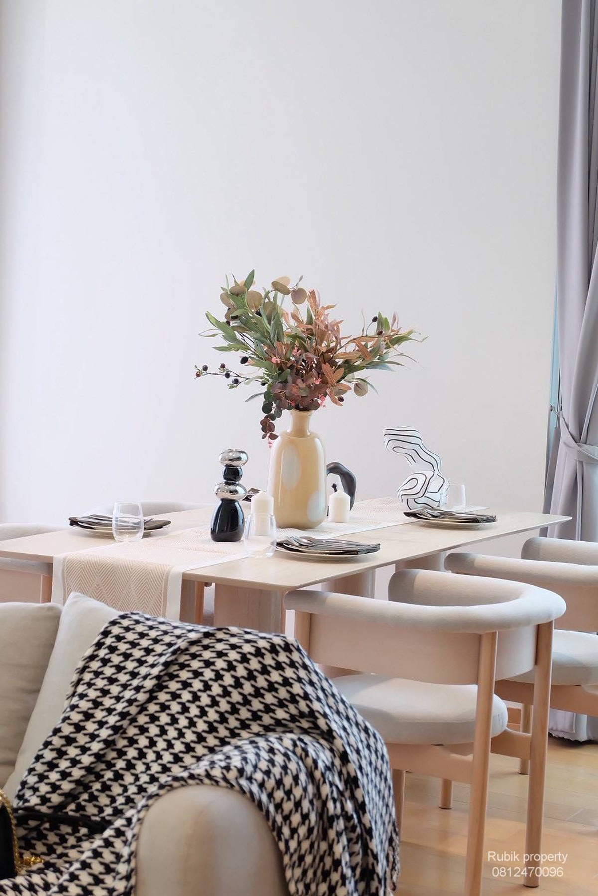 ให้เช่าคอนโดวิทยุ ชิดลม หลังสวน : 🌿 ให้เช่า 28 Chidlom – ห้องใหญ่ 88 ตร.ม. วิวสวน สวยมาก RB1704 คอนโดลักชัวรีใจกลางชิดลม ติด Central Chidlom / เดินถึง BTS Chidlom