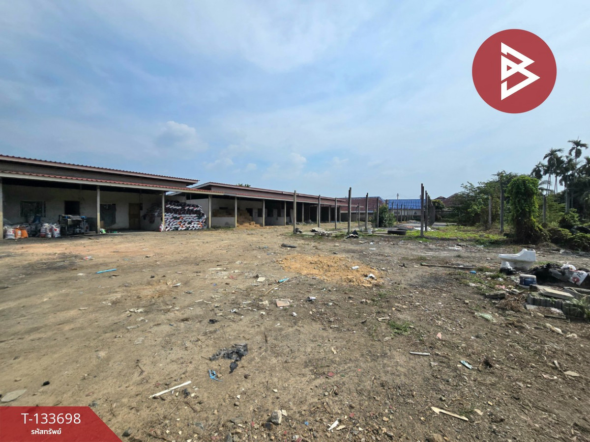 For SaleLandChanthaburi : Land for sale with buildings, area 2 rai 2 ngan 52.9 square wah, Bang Kacha, Chanthaburi.