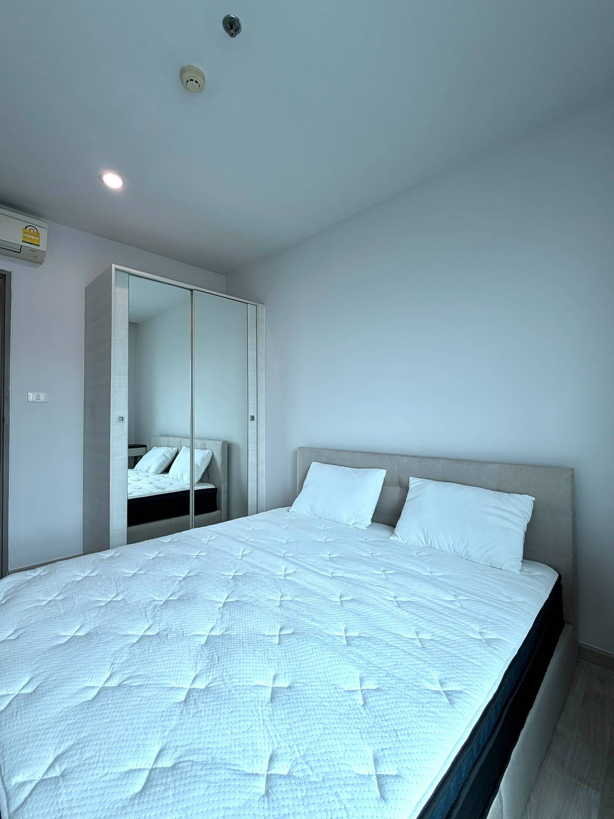 For RentCondoRatchadapisek, Huaikwang, Suttisan : Condo for rent, Life Ratchadaphisek, 1 bedroom, size 31.5 sq m., 6 foot bed.