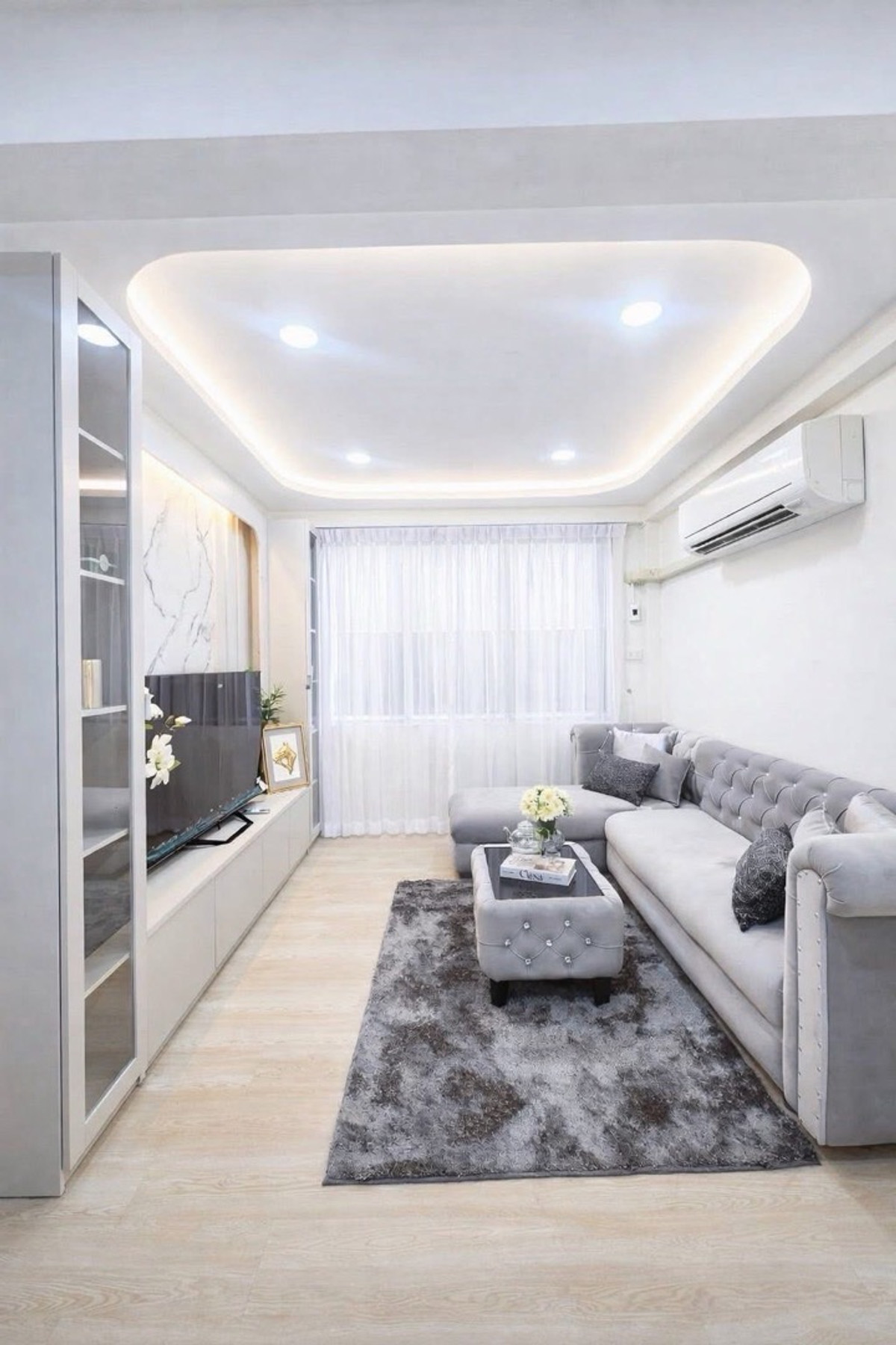 For RentHouseRatchadapisek, Huaikwang, Suttisan : 5 Bedroom House for Rent in Ratchada Huai Khwang near MRT Sutthisan Fully Furnished Pet Friendly Bangkok