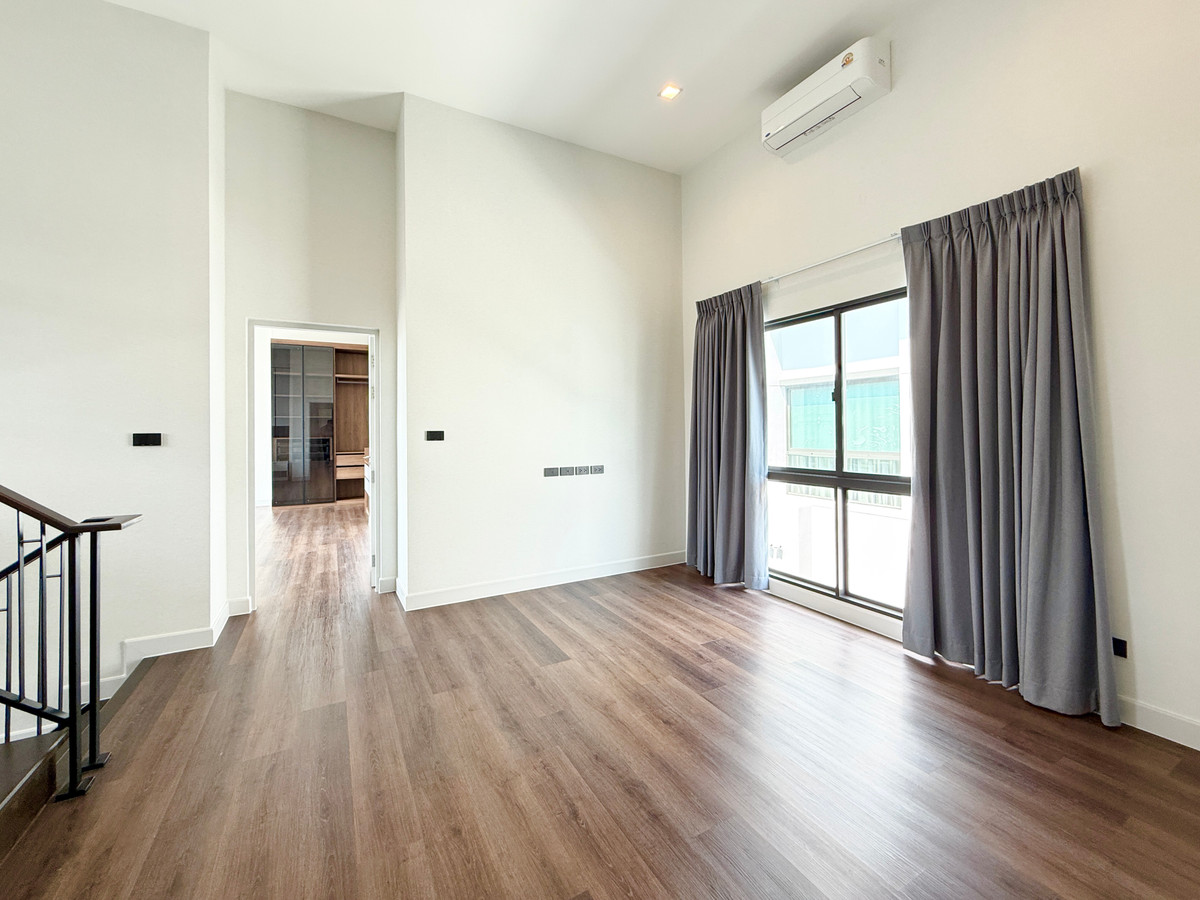 ให้เช่าบ้านบางนา แบริ่ง ลาซาล : 🚀 บางกอก บูเลอวาร์ด บางนา กม.5 - 369ตรม. 4นอน5น้ำ3ที่จอดรถ 092-545-6151 (ทีม)