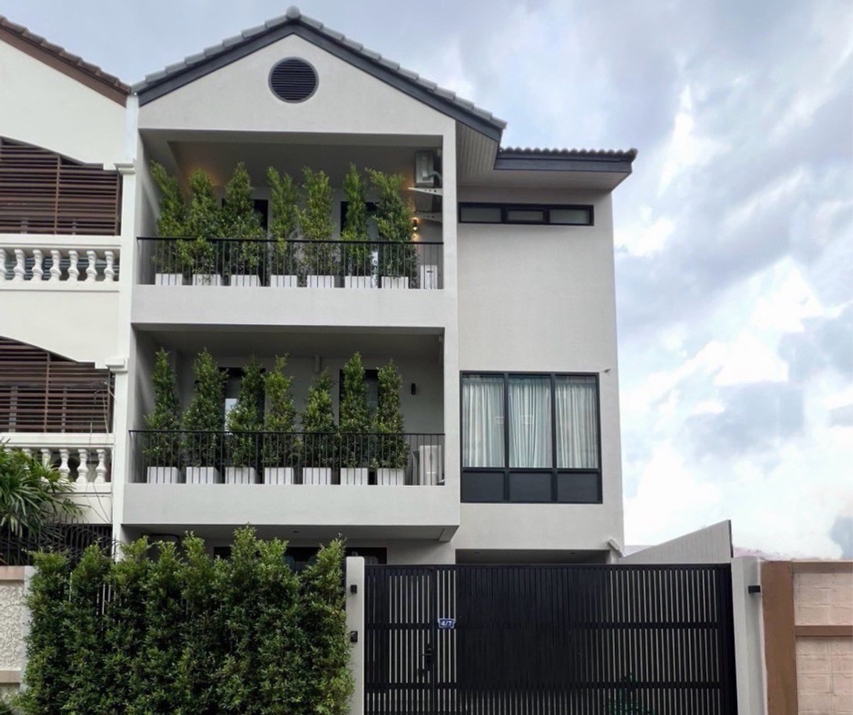 HouseOnnut, Udomsuk : 4 Bedroom Renovated Townhouse for Sale and Rent near BTS Phra Khanong Sukhumvit Ekkamai Bangkok Ideal for Home Office and Investment