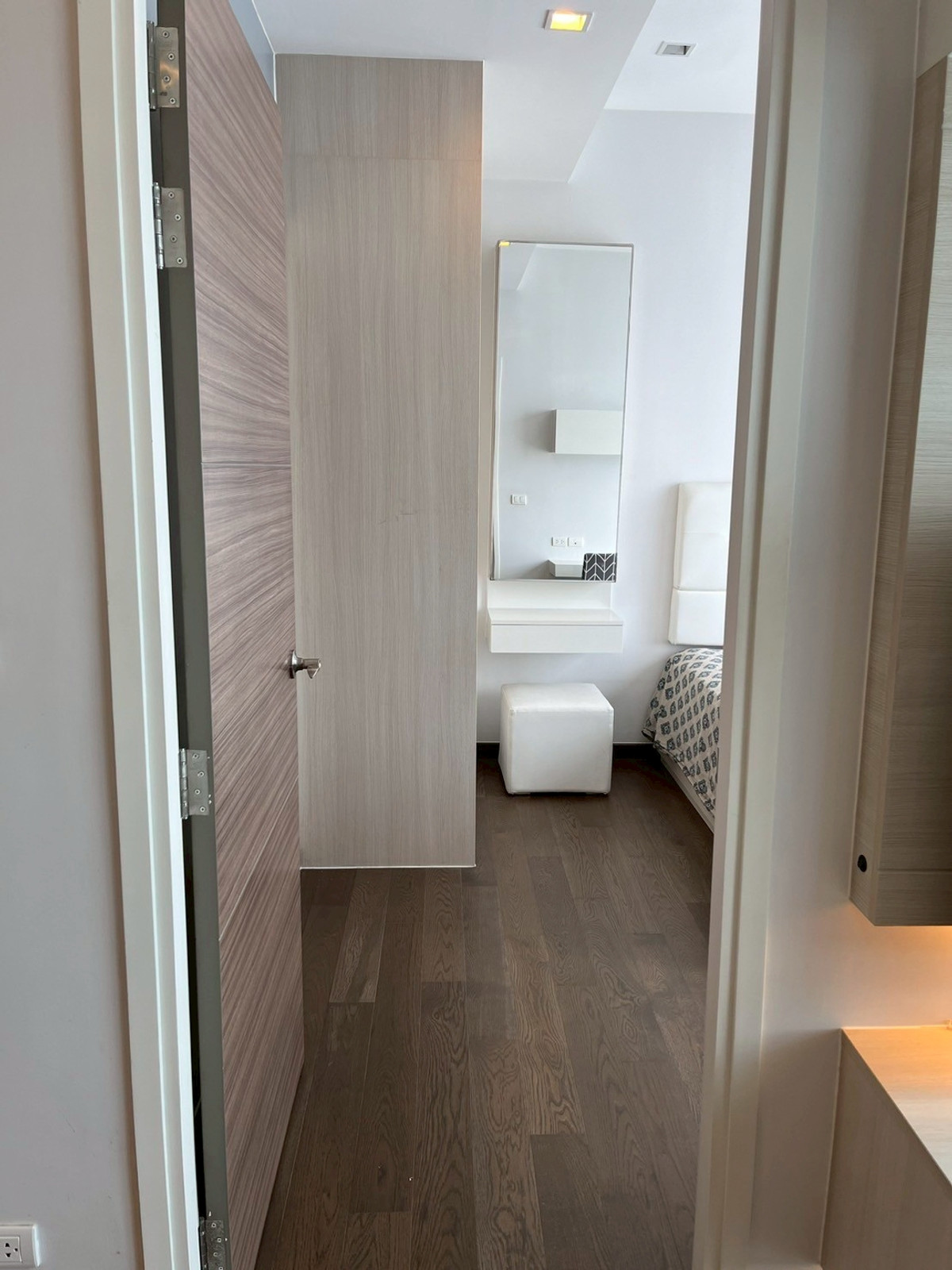 ให้เช่าคอนโดพระราม 9 เพชรบุรีตัดใหม่ RCA : ให้เช่าคอนโด Q อโศก ตกแต่งครบครัน (S03-2629)