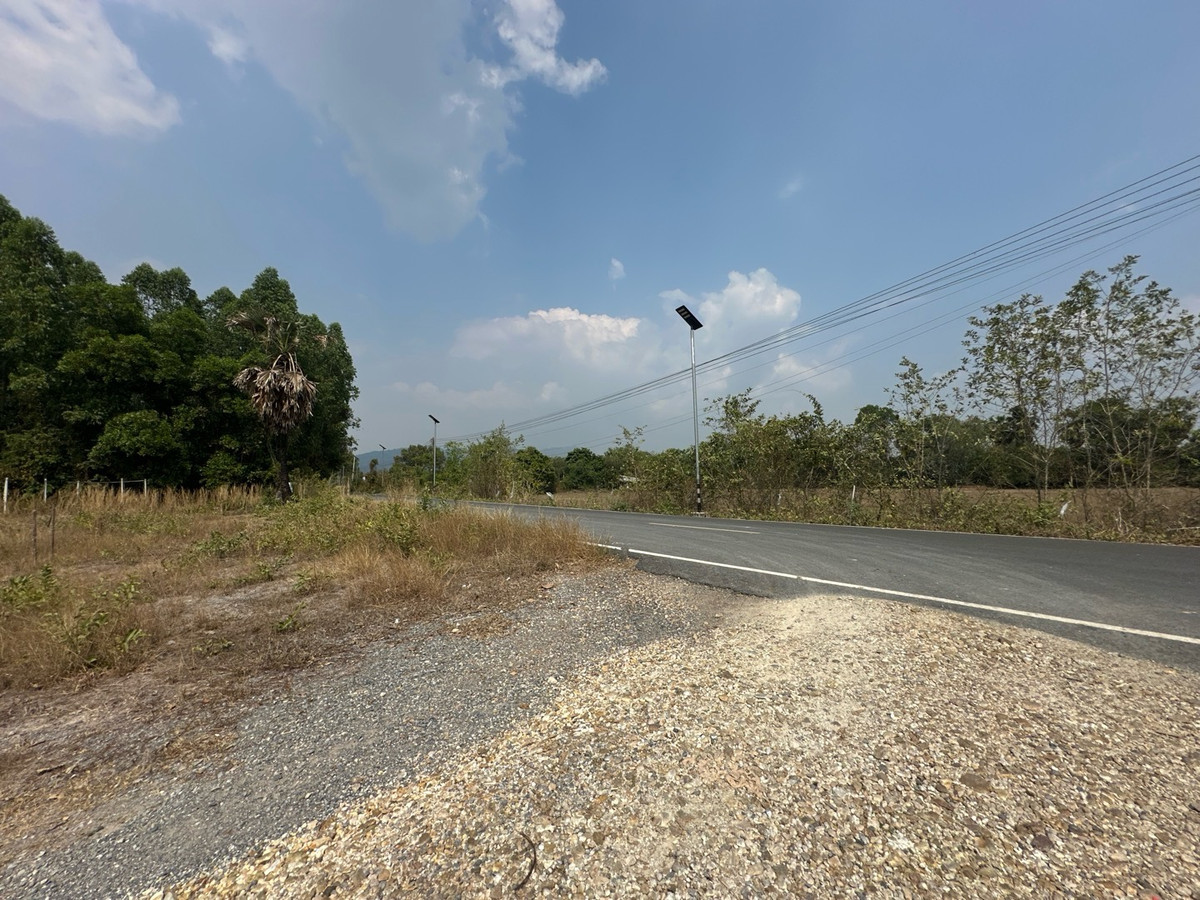 ขายที่ดินนครนายก : ขายที่ดินเปล่า ใกล้โรงเรียมเตรียมทหาร ต.ศรีกะอาง อ.บ้านนา จ.นครนายก เนื้อที่ 5 ไร่ 1 งาน
