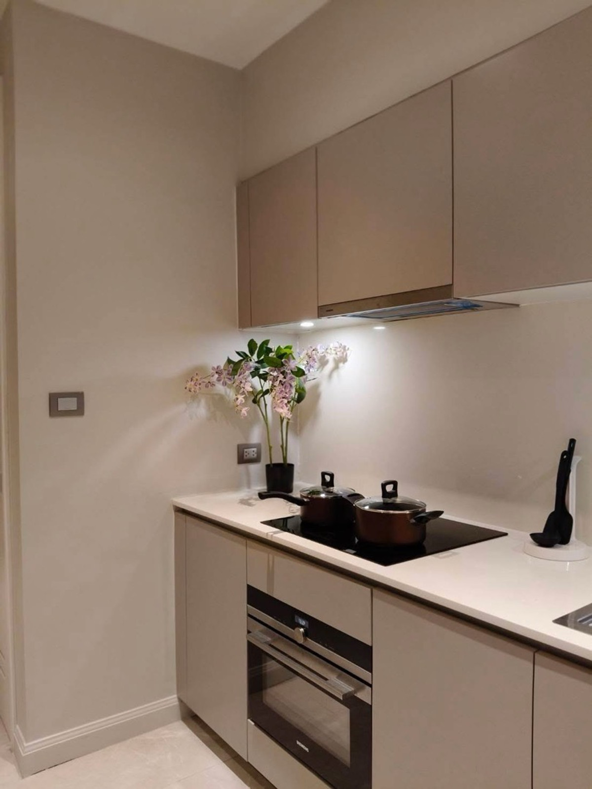 For RentCondoWongwianyai, Charoennakor : Magnolias Waterfront Resiences for rent