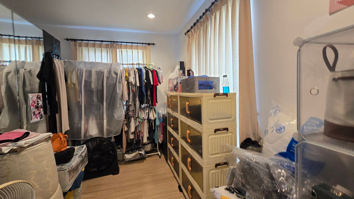 ขายทาวน์โฮมมีนบุรี-ร่มเกล้า : ขายทาวน์เฮาส์ 2 ชั้น แปลงมุม หมู่บ้านพฤกษาวิลล์ 50/1 รามคำแหง – ซอยมิสทีน (ถ.ราษฎร์พัฒนา) ที่ดิน 32.6 ตร.ว. (แปลงมุม ได้พื้นที่ข้างบ้านเพิ่ม) พื้นที่ใช้สอย 120 ตร.ม. 3 ห้องนอน 2 ห้องน้ำ