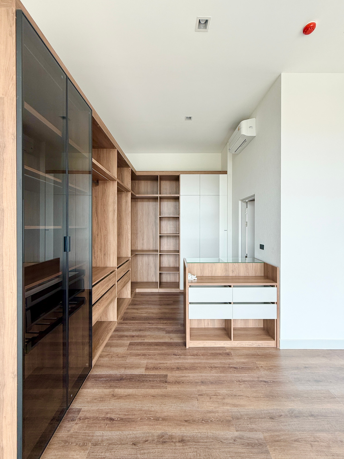 ให้เช่าบ้านบางนา แบริ่ง ลาซาล : 🚀 บางกอก บูเลอวาร์ด บางนา กม.5 - 369ตรม. 4นอน5น้ำ3ที่จอดรถ 092-545-6151 (ทีม)