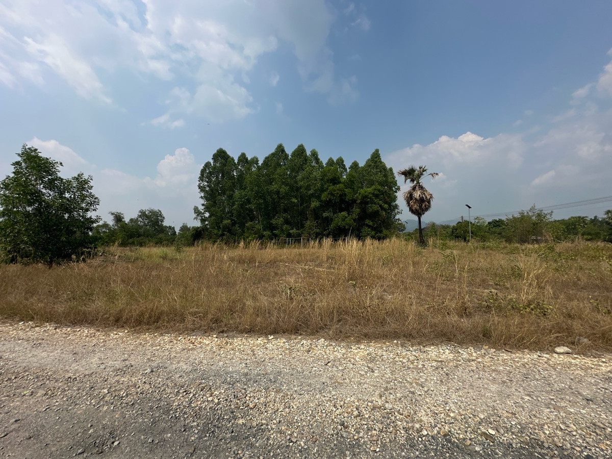 ขายที่ดินนครนายก : ขายที่ดินเปล่า ใกล้โรงเรียมเตรียมทหาร ต.ศรีกะอาง อ.บ้านนา จ.นครนายก เนื้อที่ 5 ไร่ 1 งาน
