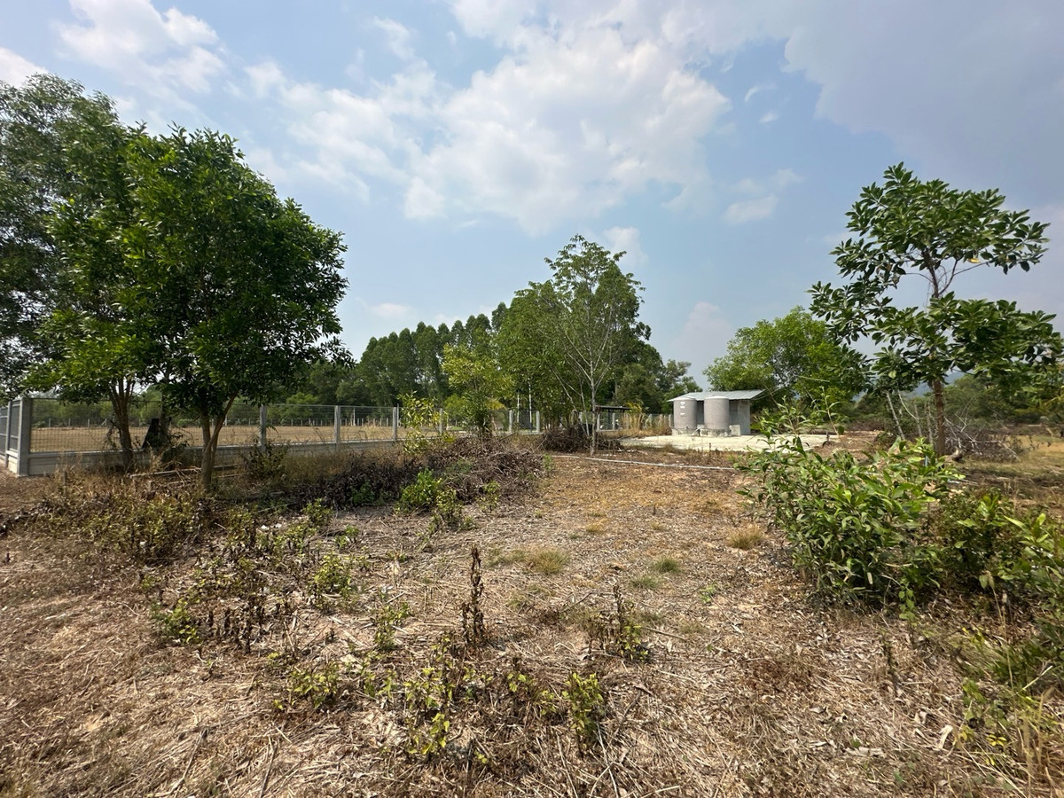 ขายที่ดินนครนายก : ขายที่ดินเปล่า ใกล้โรงเรียมเตรียมทหาร ต.ศรีกะอาง อ.บ้านนา จ.นครนายก เนื้อที่ 5 ไร่ 1 งาน
