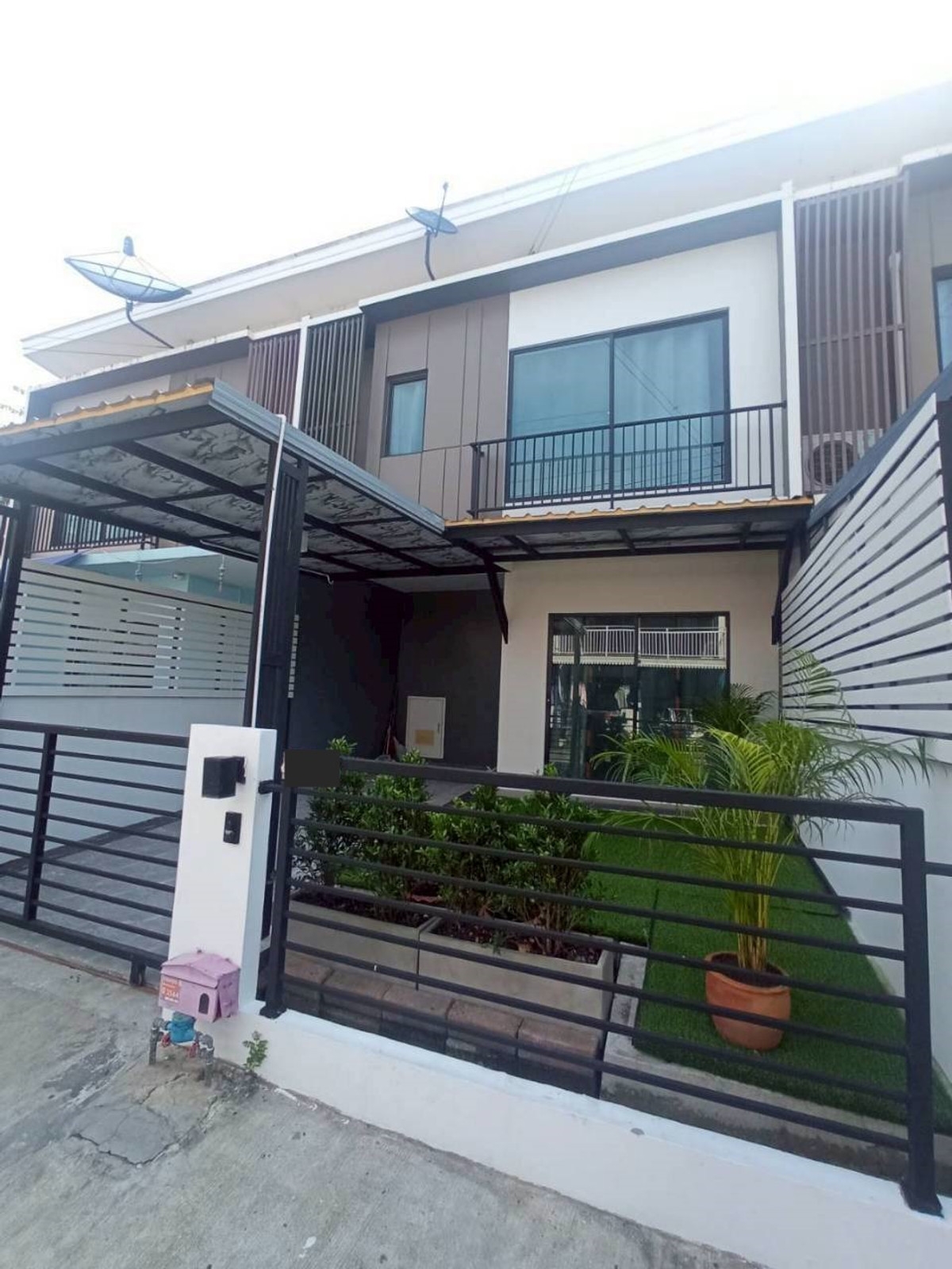 For RentTownhomeLadkrabang, Suwannaphum Airport : For rent, 2-story townhouse, The Connect Suvarnabhumi Village 3, Soi King Kaew 37, beautiful house, ready to move in, price 14,900 baht.