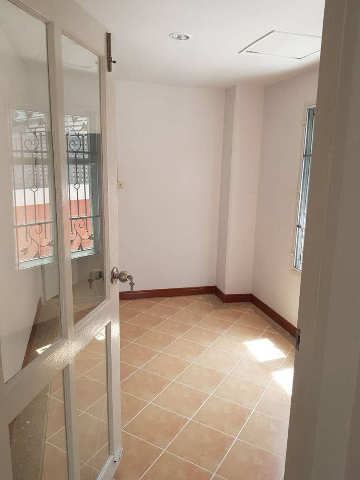 ให้เช่าบ้านปทุมธานี รังสิต ธรรมศาสตร์ : ให้เช่า ภัสสร 2 คลอง 3 เลขที่ 34/293 (เลี้ยงสัตว์ได้)(ทำโฮมออฟฟิศได้)