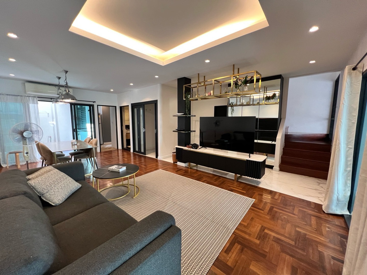 ทาวน์โฮมสุขุมวิท อโศก ทองหล่อ : Townhouse for Rent and sale in Phromphong- Sukhumvit 39 