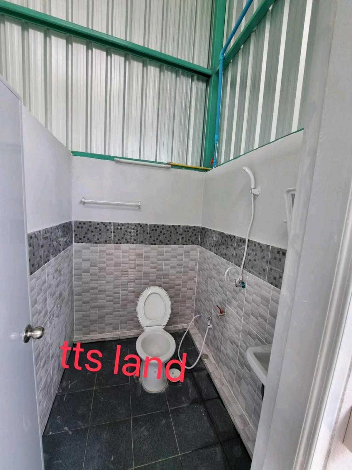 For RentWarehouseMin Buri, Romklao : Warehouse for rent, 400 - 800 sq m., next to Bueng Khwang Road | Access to both Romklao and Suwinthawong | 3-phase electricity.