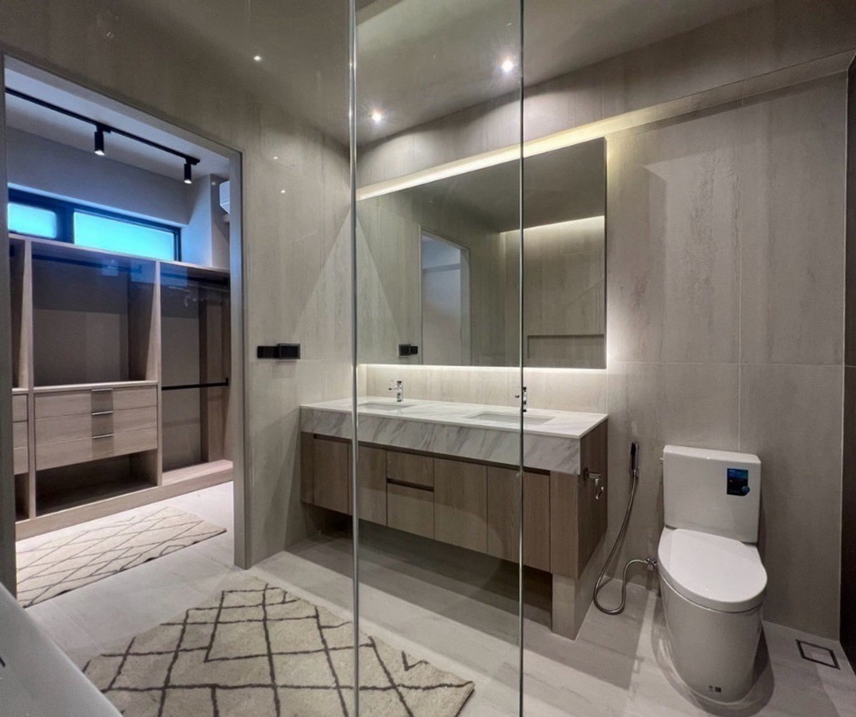 HouseOnnut, Udomsuk : 4 Bedroom Renovated Townhouse for Sale and Rent near BTS Phra Khanong Sukhumvit Ekkamai Bangkok Ideal for Home Office and Investment