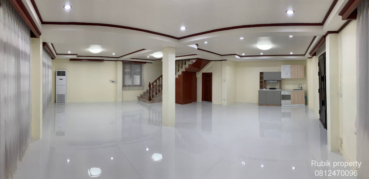 For SaleHouseWongwianyai, Charoennakor : 🏡✨ 3-story detached house for sale + Rooftop | Renovate the whole house · Charoen Nakhon location RB1702, can enter and exit both Soi Charoen Nakhon 34 and Soi Charoen Nakhon 40.