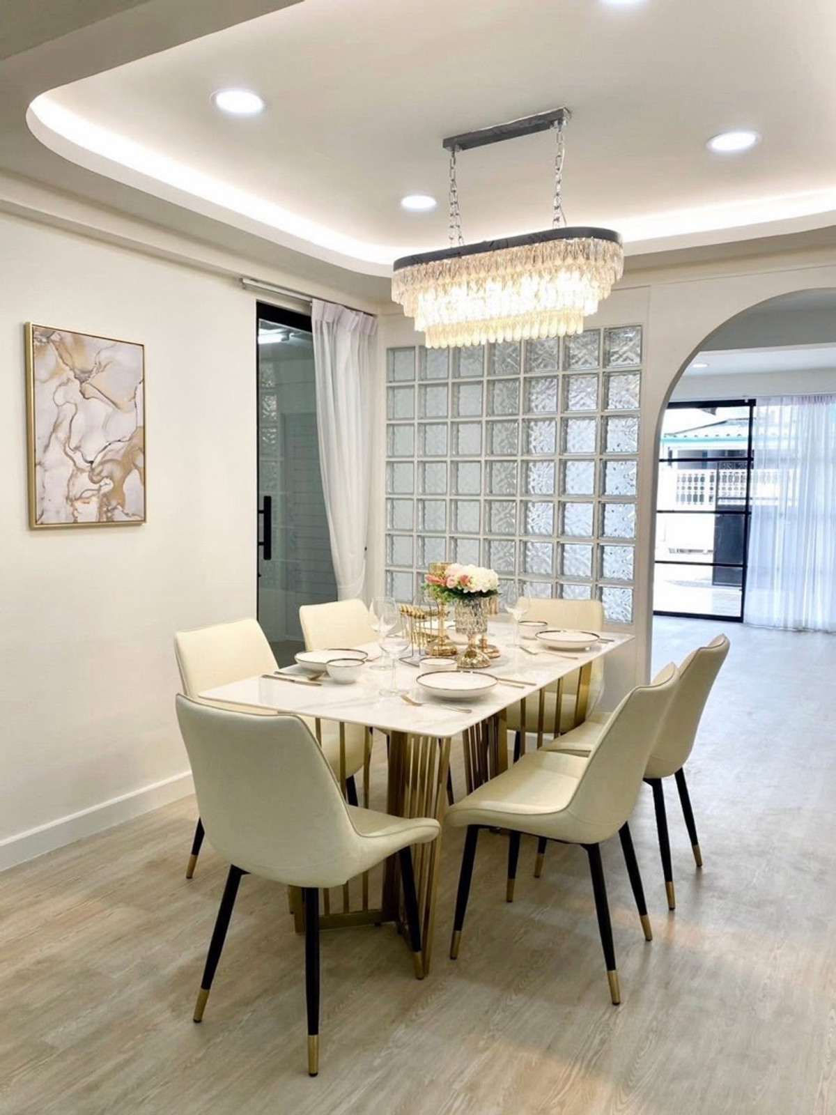 For RentHouseRatchadapisek, Huaikwang, Suttisan : 5 Bedroom House for Rent in Ratchada Huai Khwang near MRT Sutthisan Fully Furnished Pet Friendly Bangkok