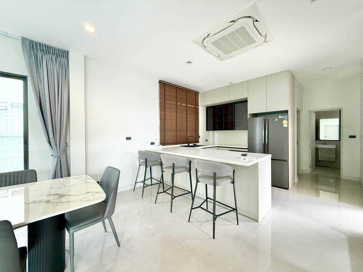 ให้เช่าบ้านบางนา แบริ่ง ลาซาล : 🚀 บางกอก บูเลอวาร์ด บางนา กม.5 - 369ตรม. 4นอน5น้ำ3ที่จอดรถ 092-545-6151 (ทีม)