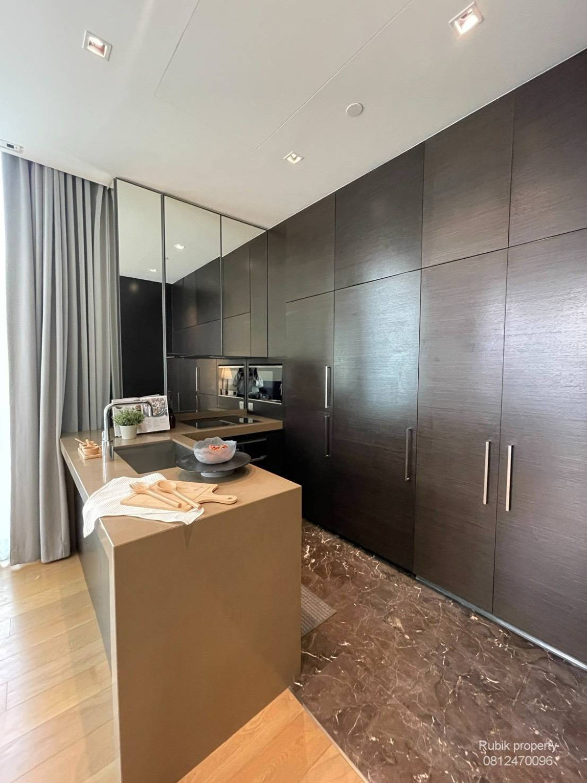 ให้เช่าคอนโดวิทยุ ชิดลม หลังสวน : 🌿 ให้เช่า 28 Chidlom – ห้องใหญ่ 88 ตร.ม. วิวสวน สวยมาก RB1704 คอนโดลักชัวรีใจกลางชิดลม ติด Central Chidlom / เดินถึง BTS Chidlom